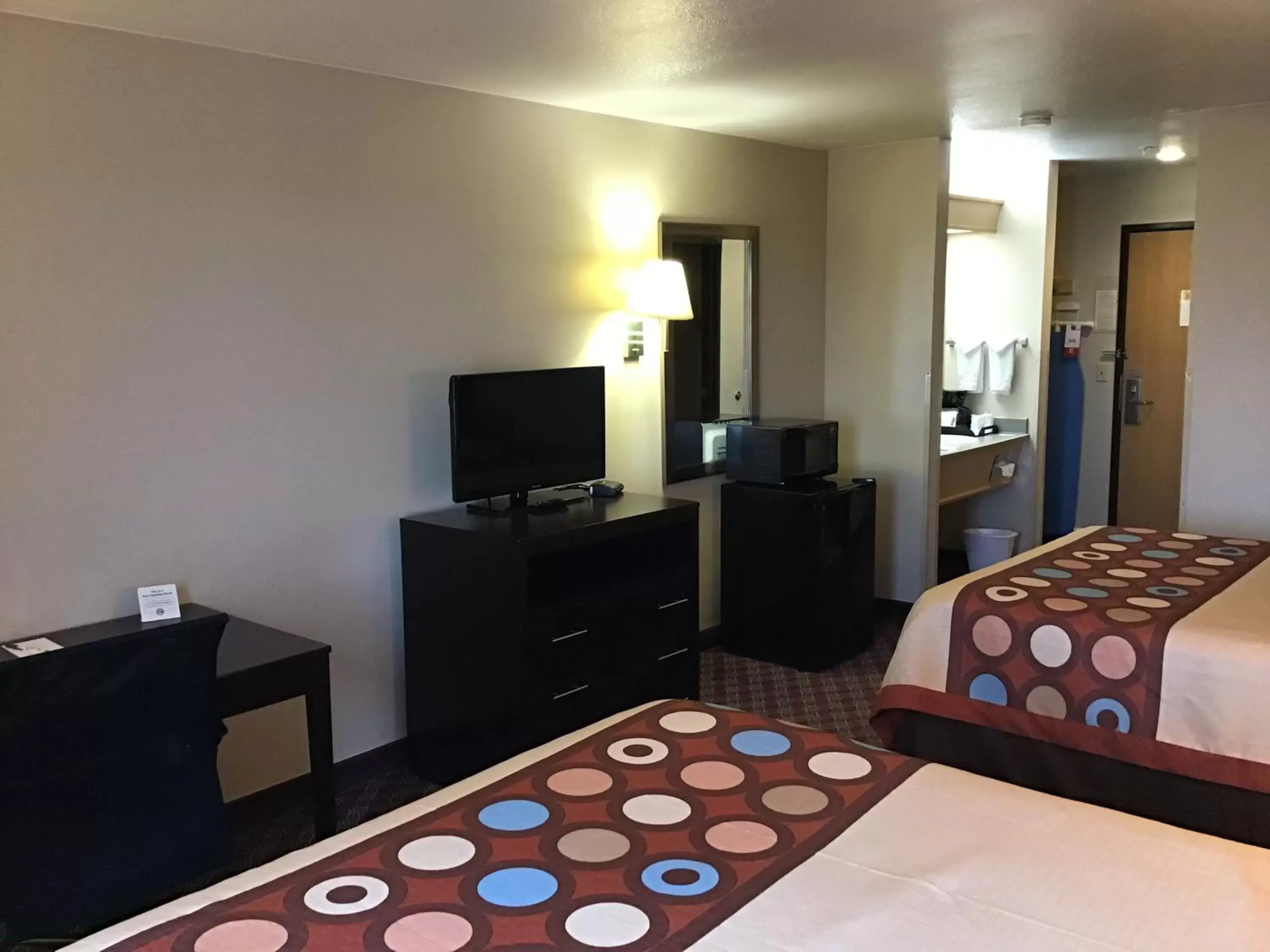 Queen Room with Two Queen Beds - Non-Smoking in Super 8 by Wyndham Heyburn Queen Room with Two Queen Beds - Non-Smoking in Super 8 by Wyndham Heyburn