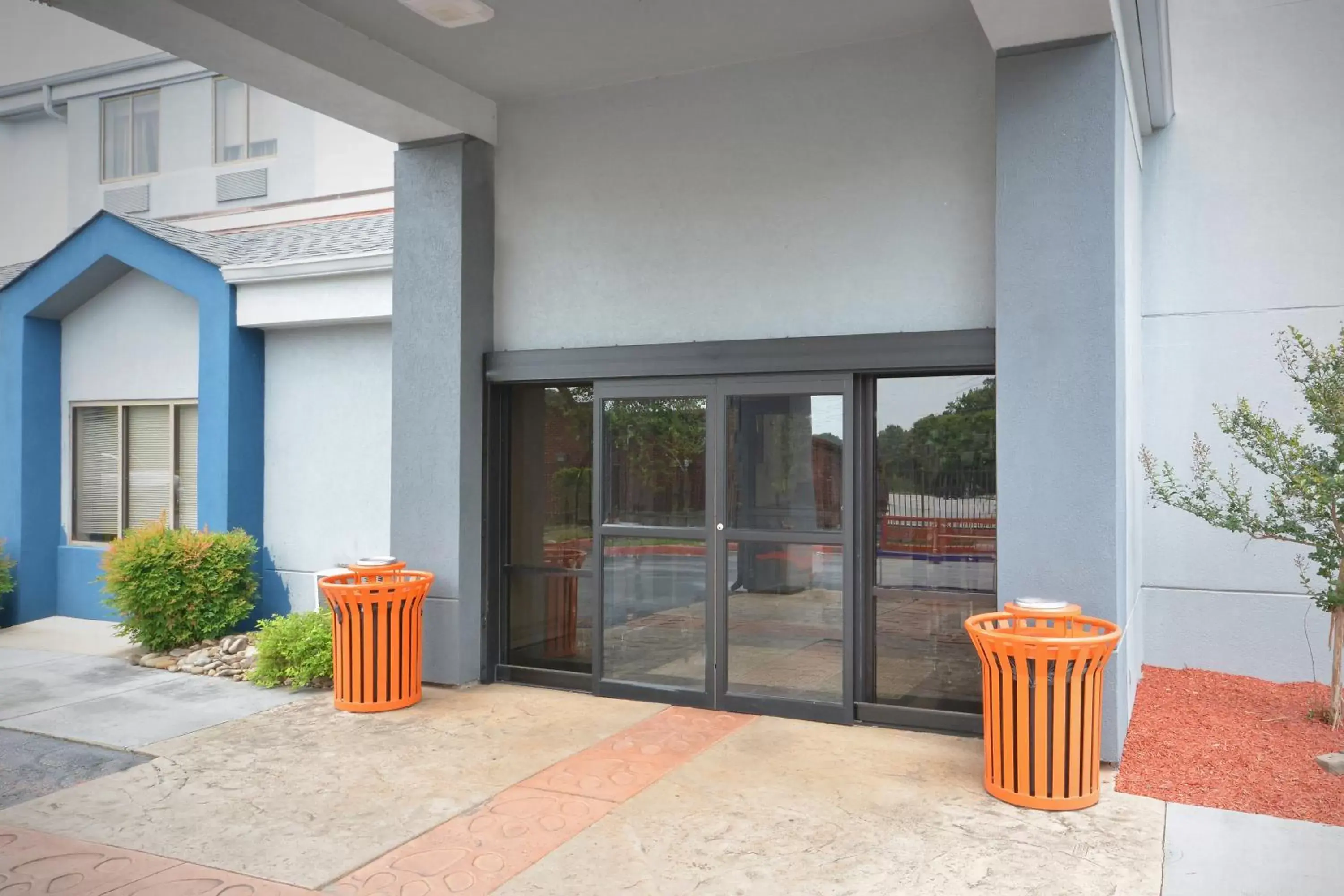 Facade/entrance in Inn at Clemson