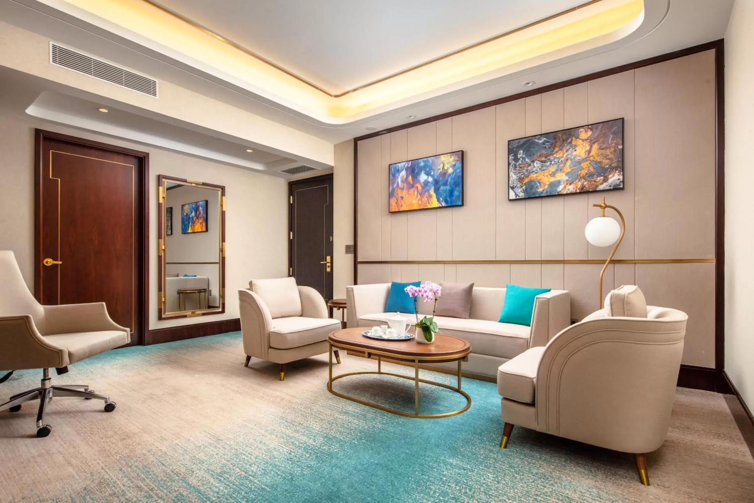 Premium Corner Suite 2 Queens One Bedroom in Blossom Hotel Houston, Curio Collection by Hilton Premium Corner Suite 2 Queens One Bedroom in Blossom Hotel Houston, Curio Collection by Hilton