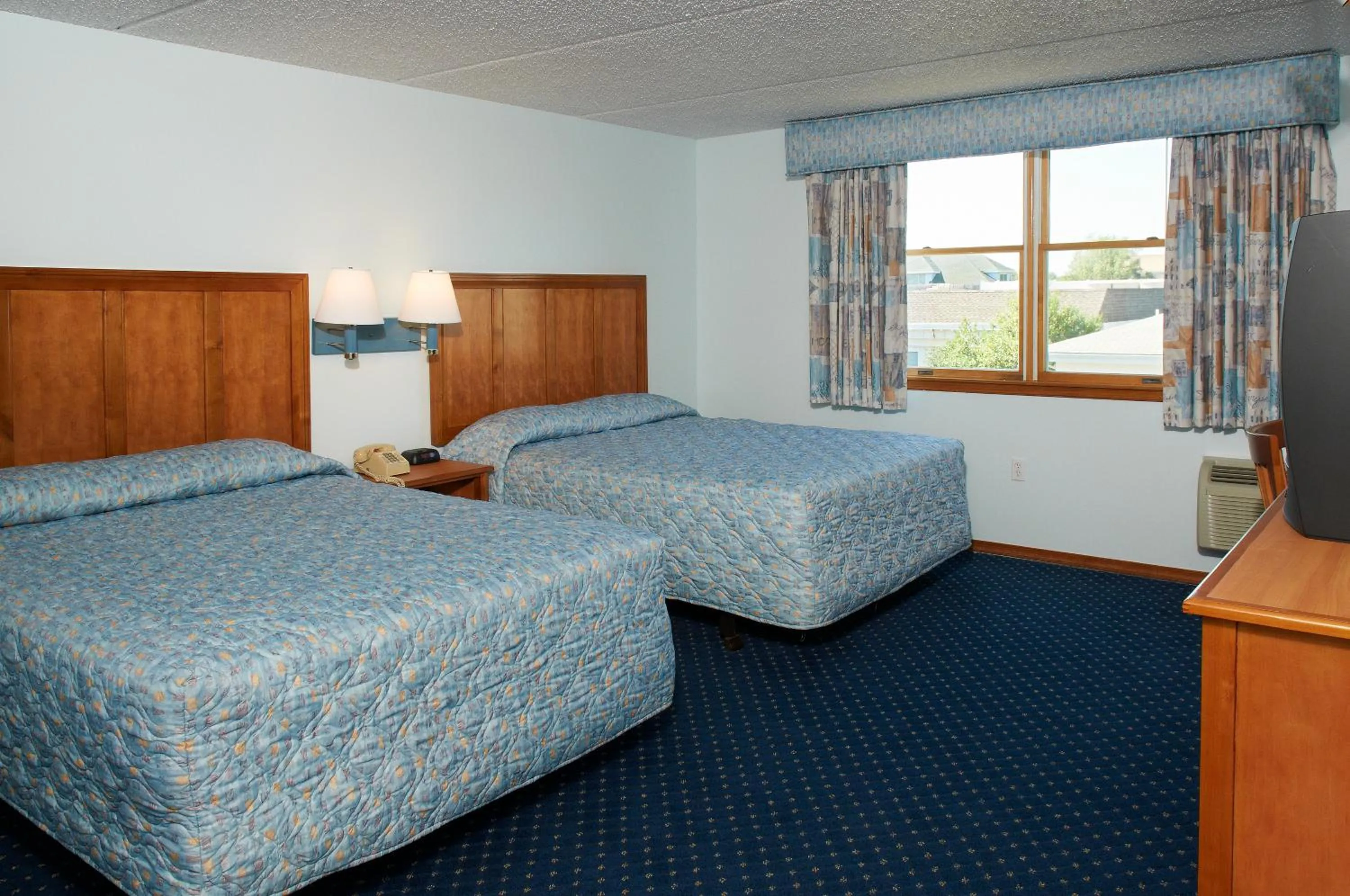Photo of the whole room, Bed in Sea Crest Inn