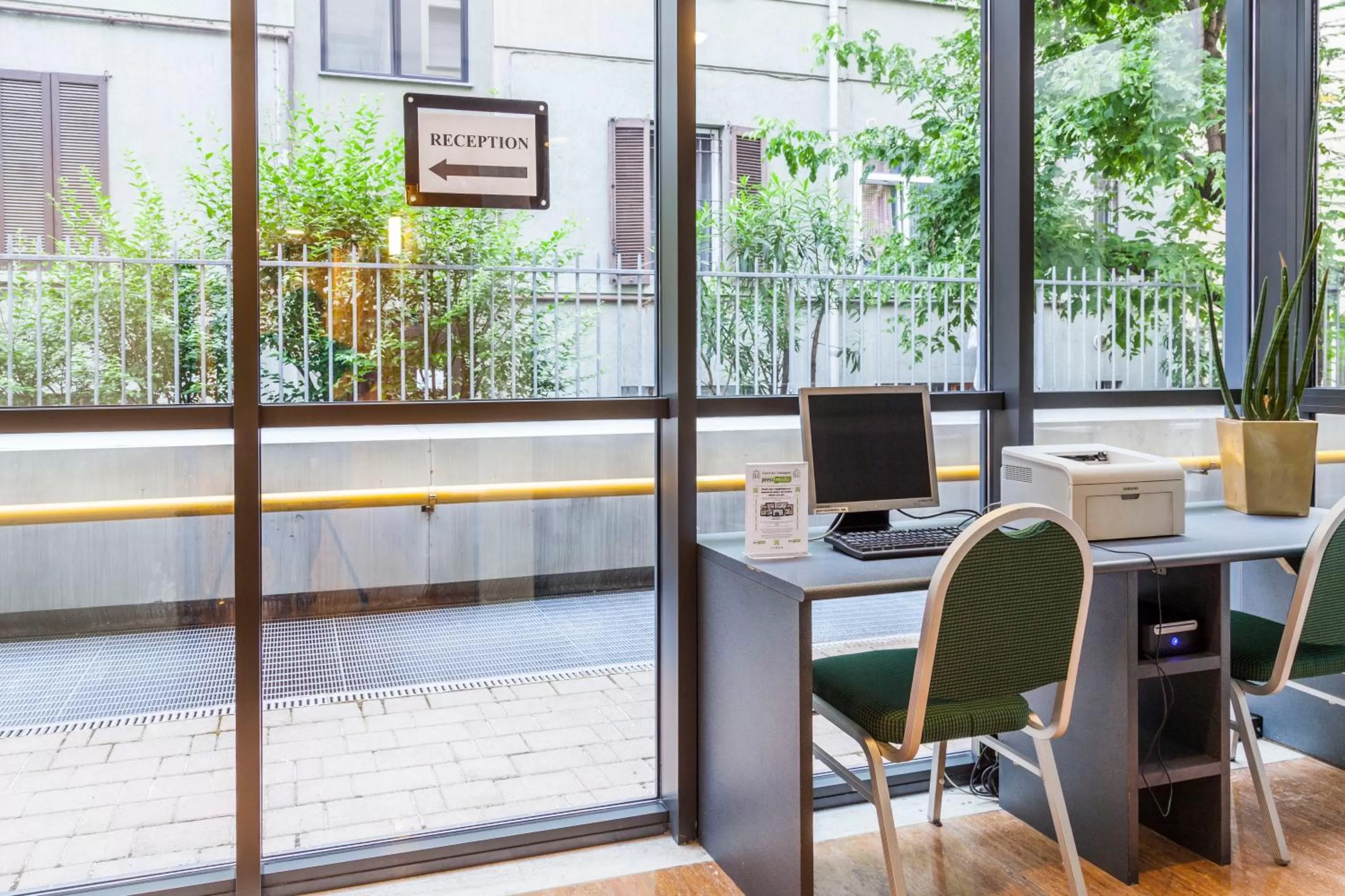 Area and facilities in Hotel Des Etrangers