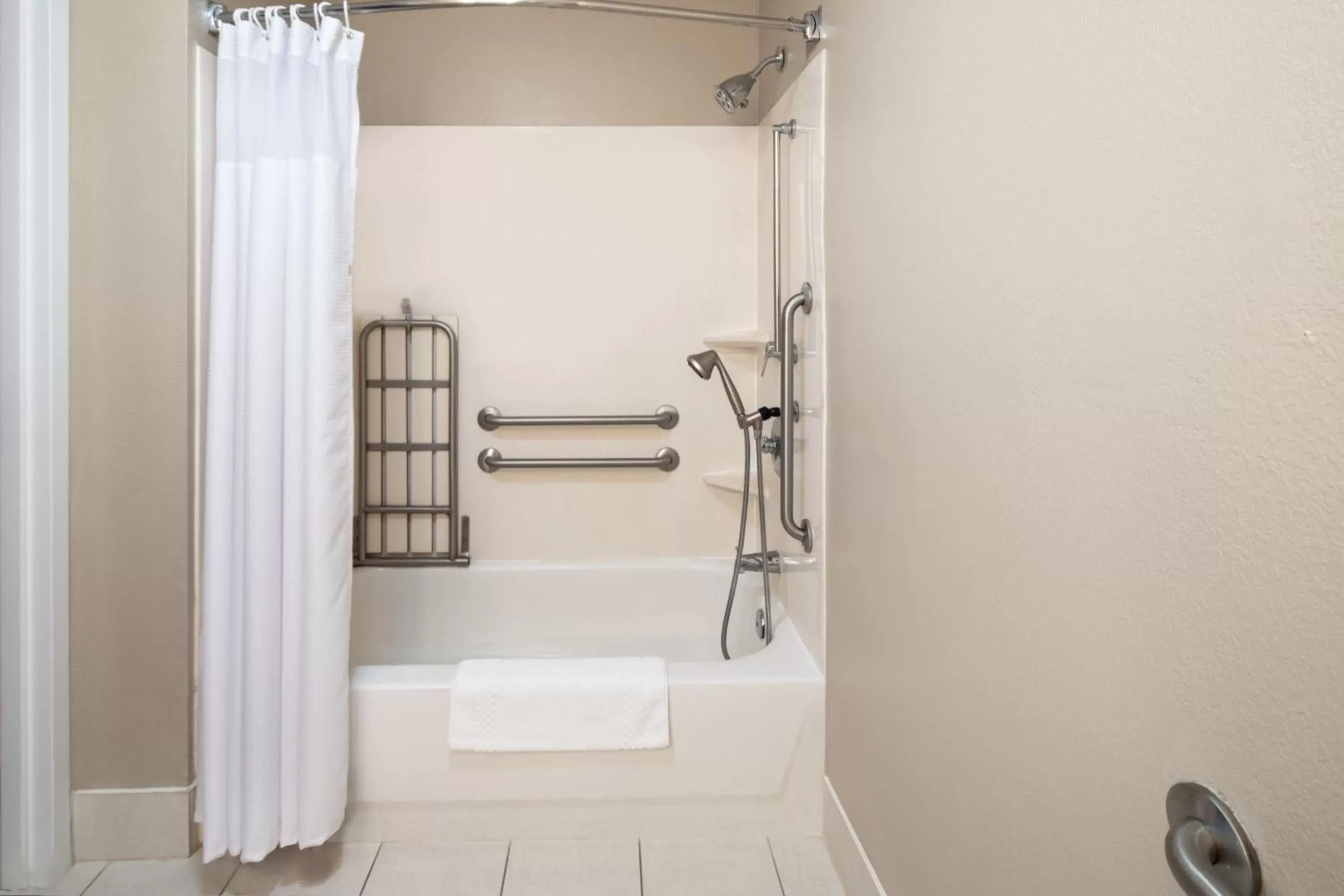 Bathroom in SpringHill Suites by Marriott Charleston Riverview