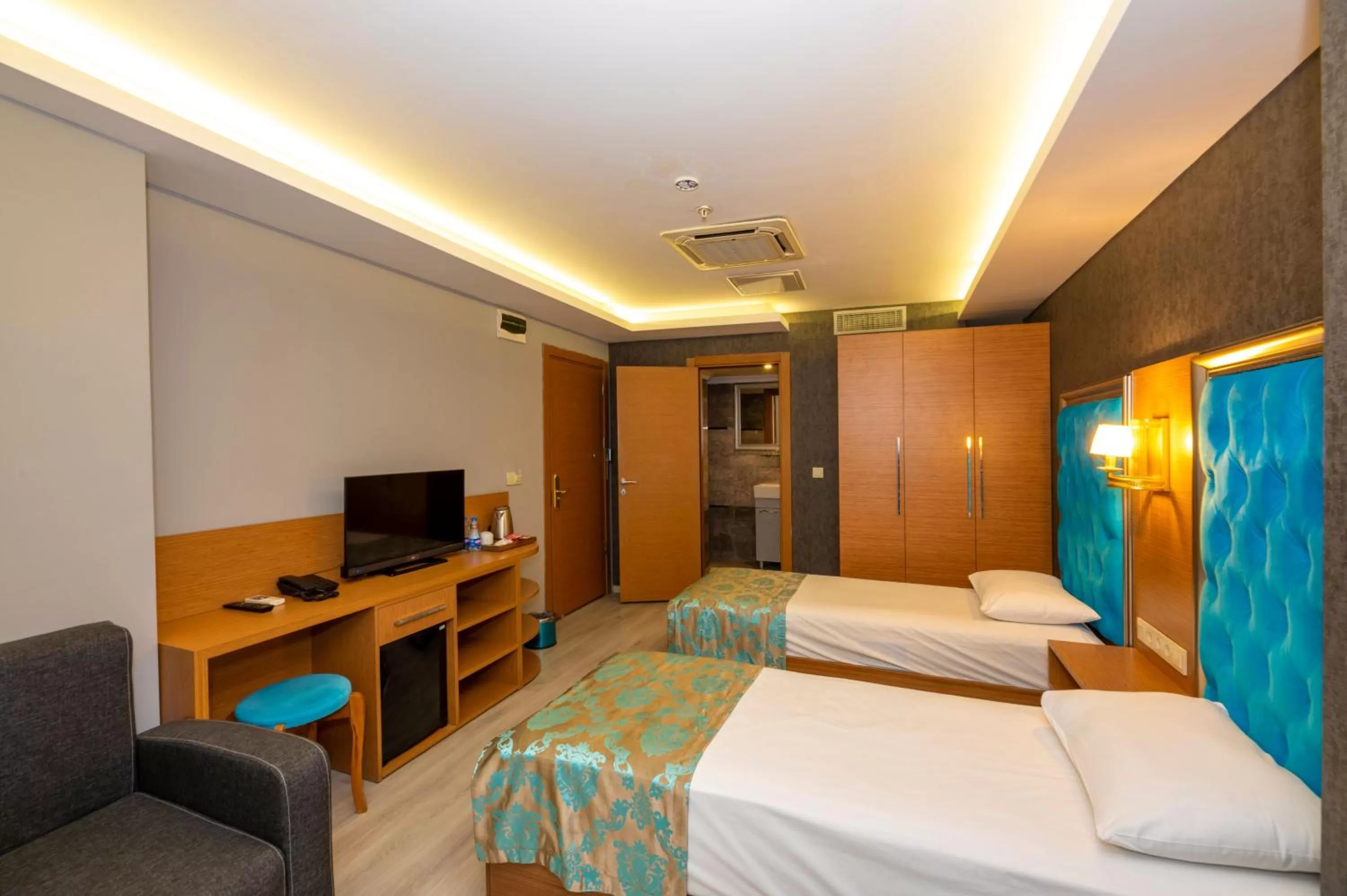 Massage, Bed in Grand Palace Hotel