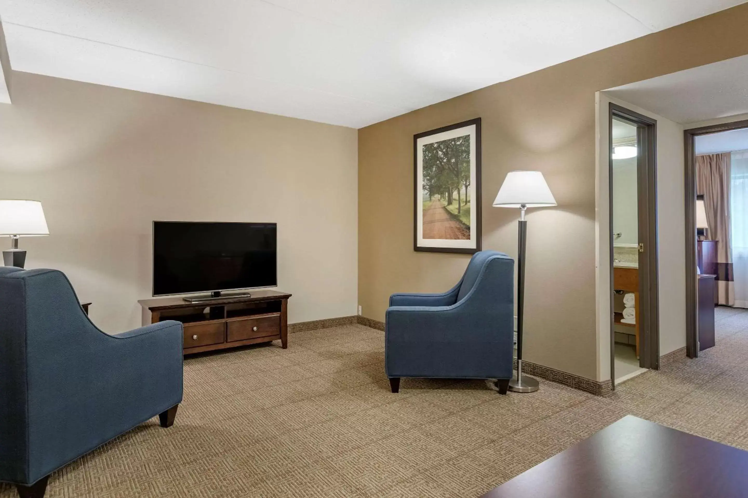 Photo of the whole room, Seating Area in Comfort Inn Lansing