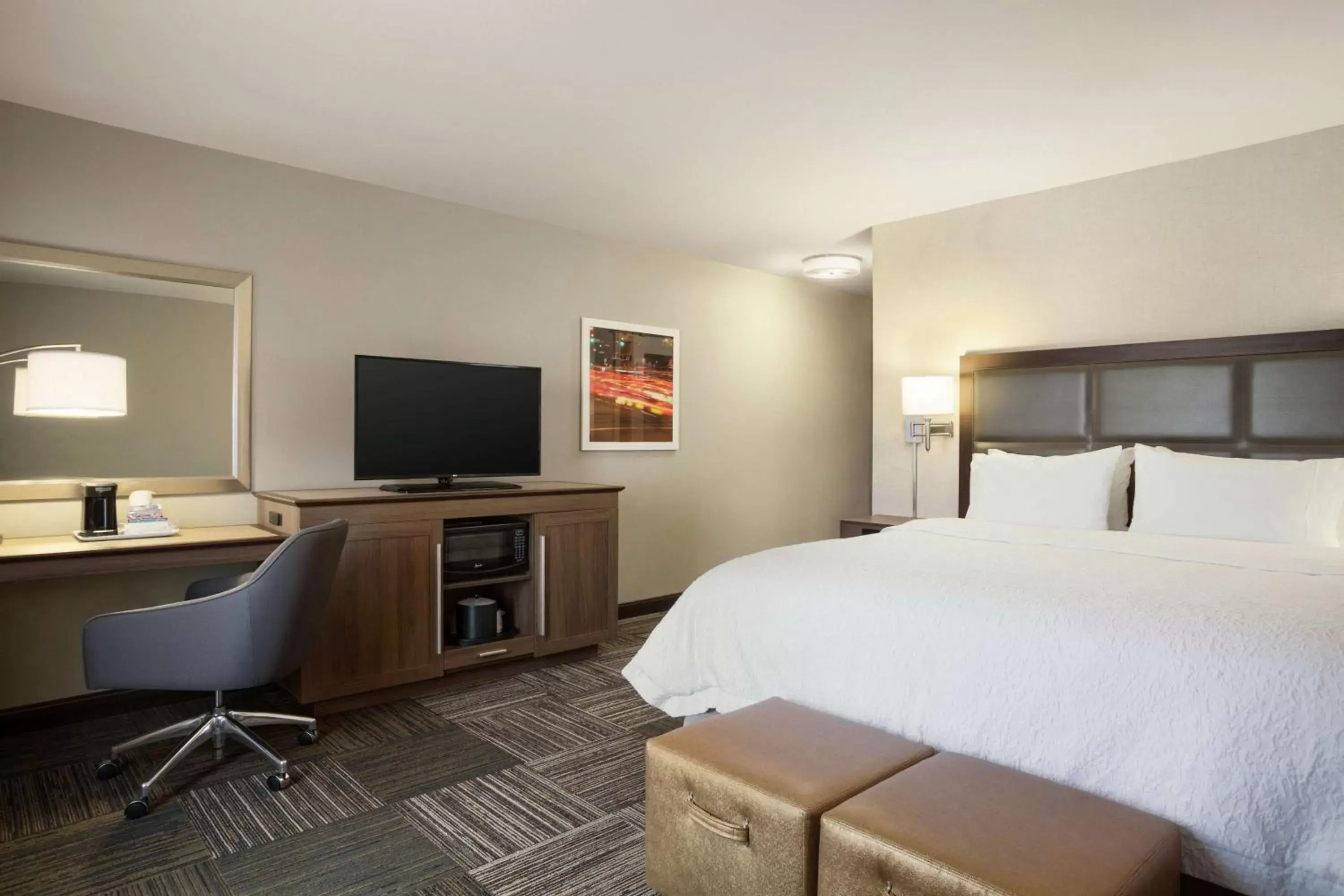 Bedroom, Bed in Hampton Inn & Suites Minooka