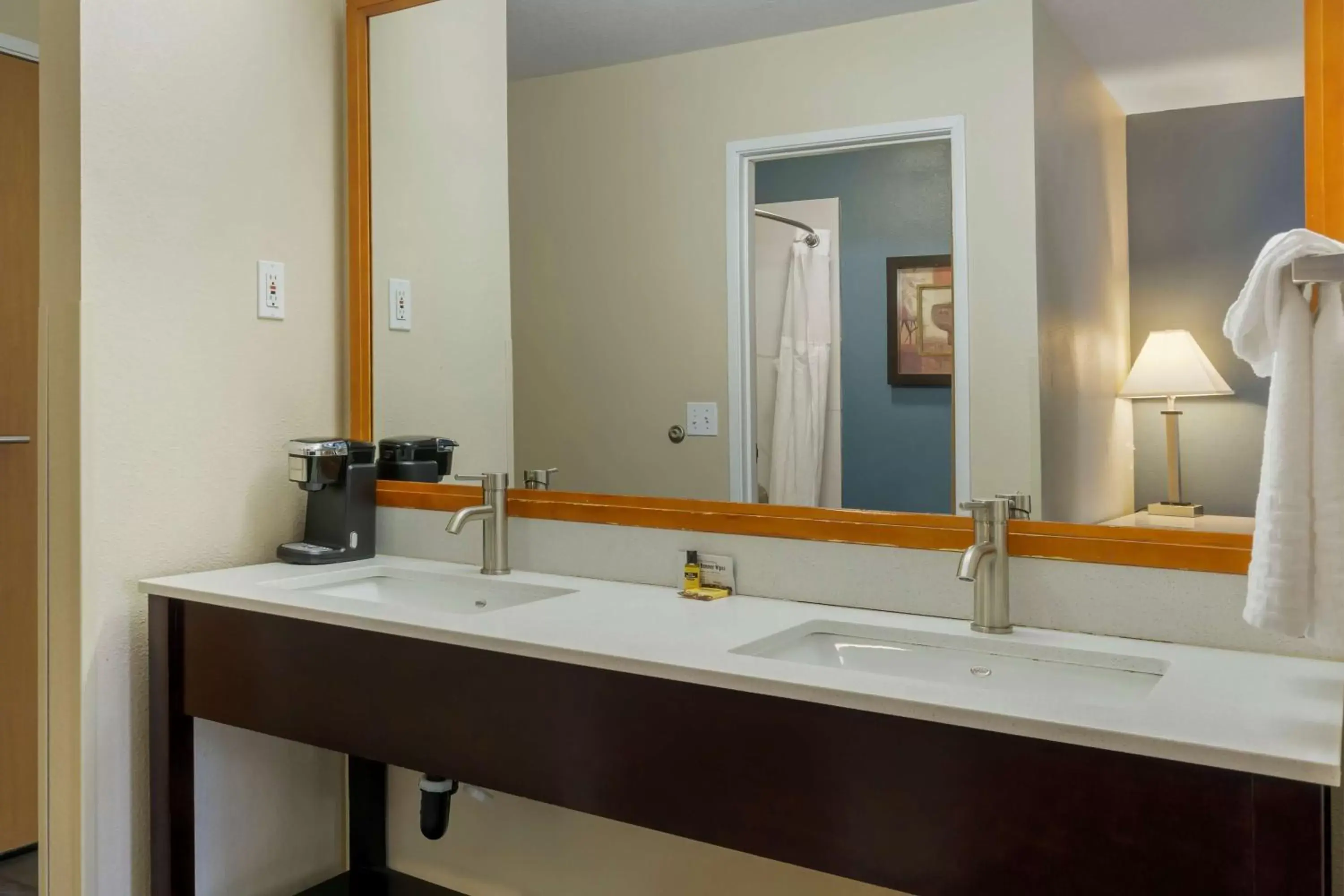 Bathroom in Best Western PLUS Mountain View Auburn Inn