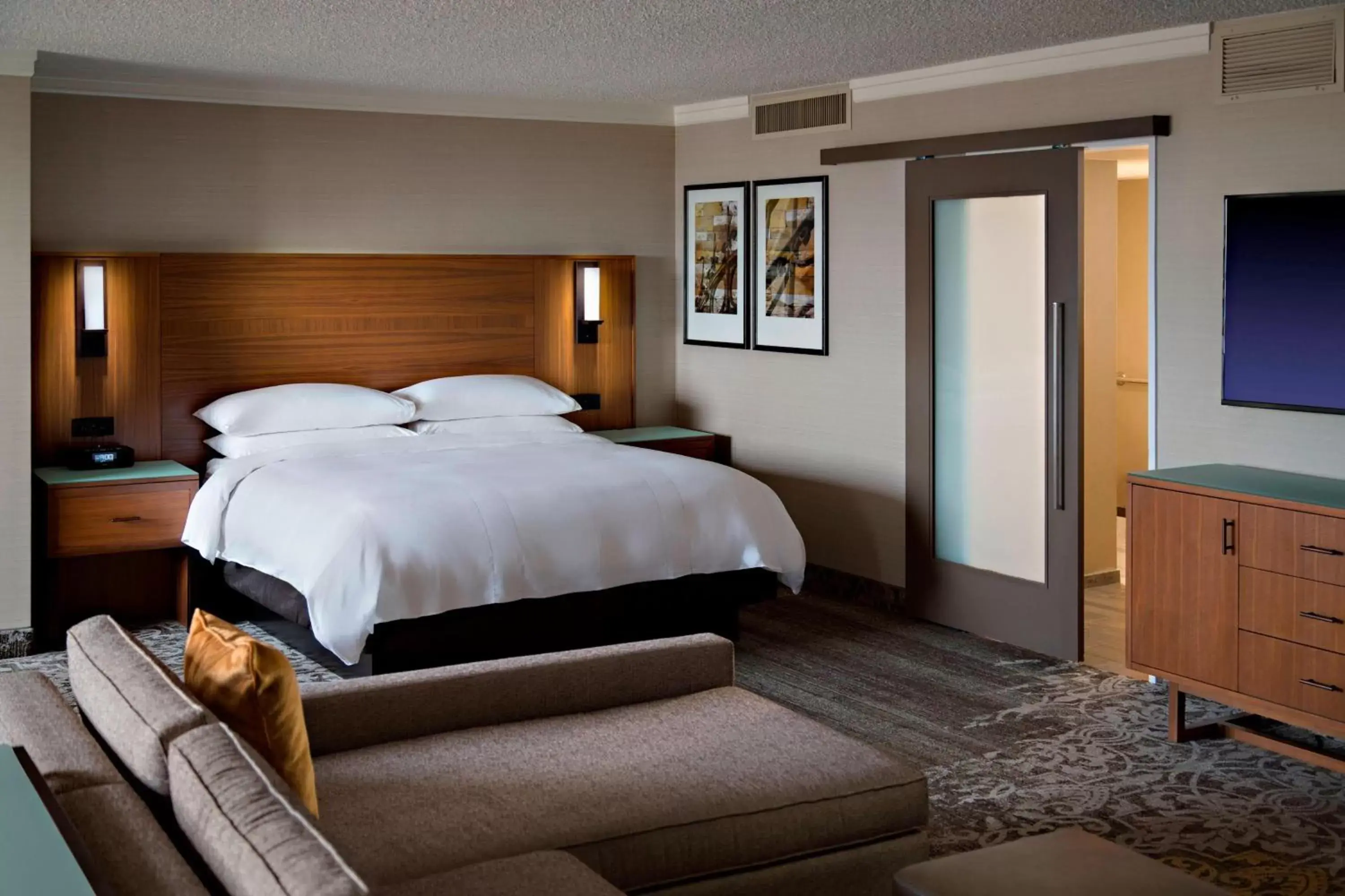 Bedroom, Bed in San Antonio Marriott Riverwalk