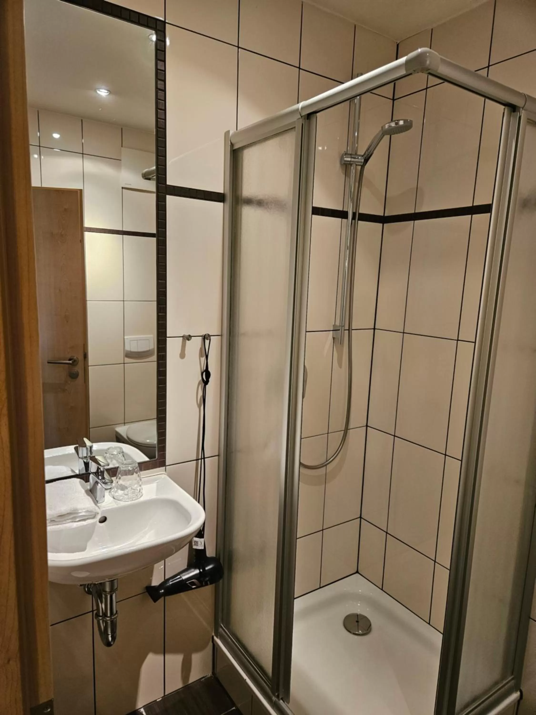 Bathroom in Hafen 17 Hotel Küche Bar