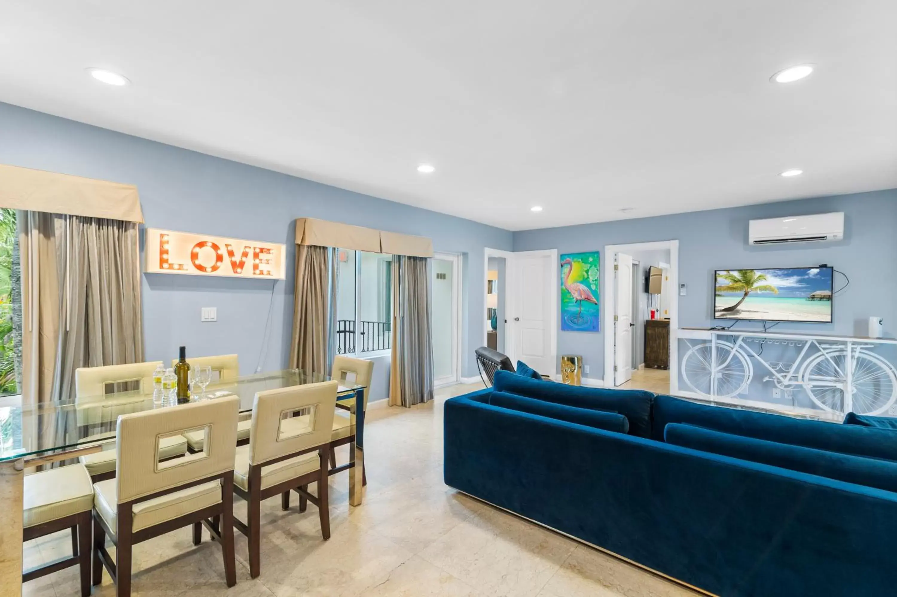 Dining area, Seating Area in Isle of Venice Residence and Marina