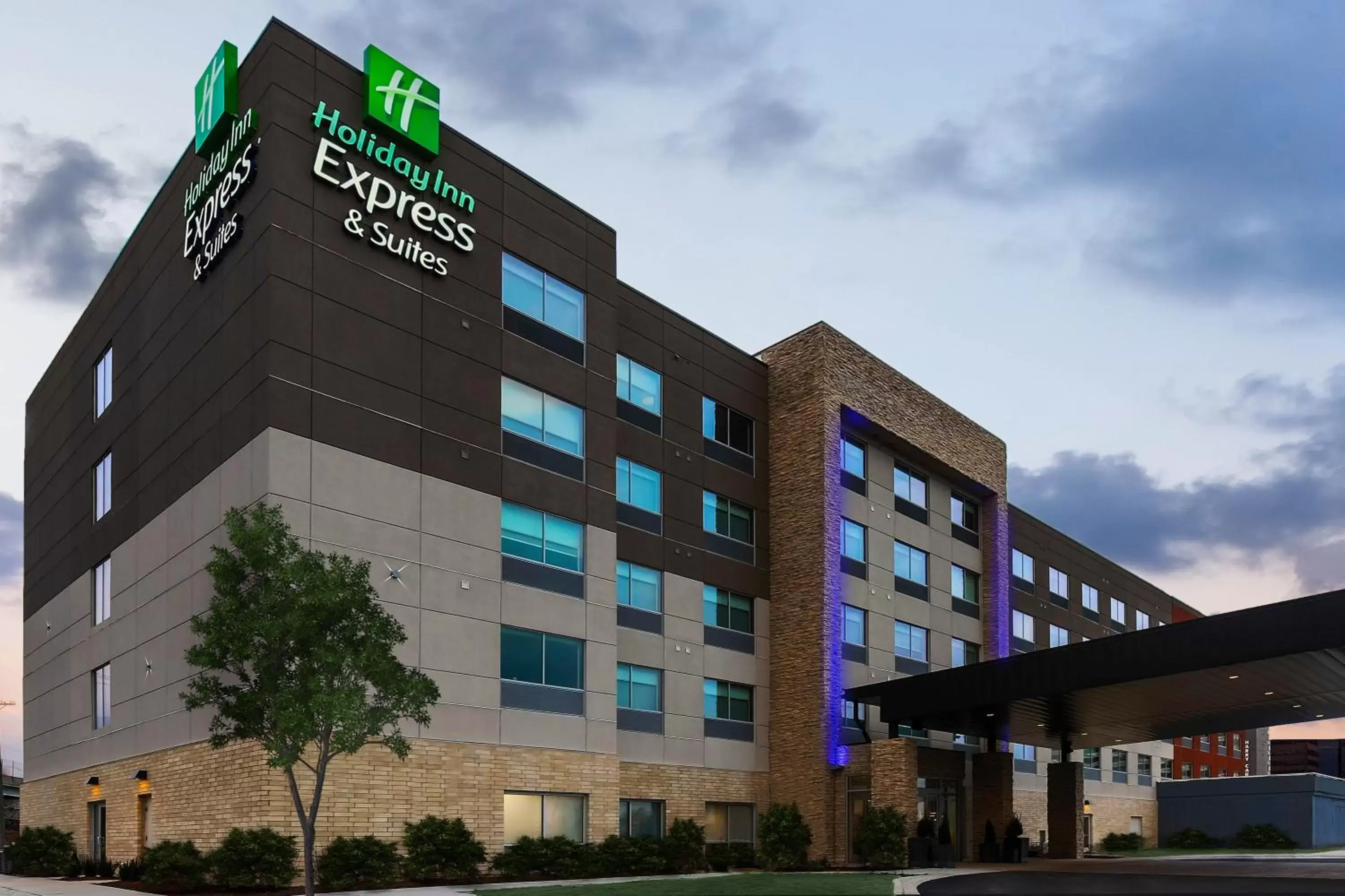 Property building in Holiday Inn Express & Suites Chicago O'Hare Airport by IHG Property building in Holiday Inn Express & Suites Chicago O'Hare Airport by IHG