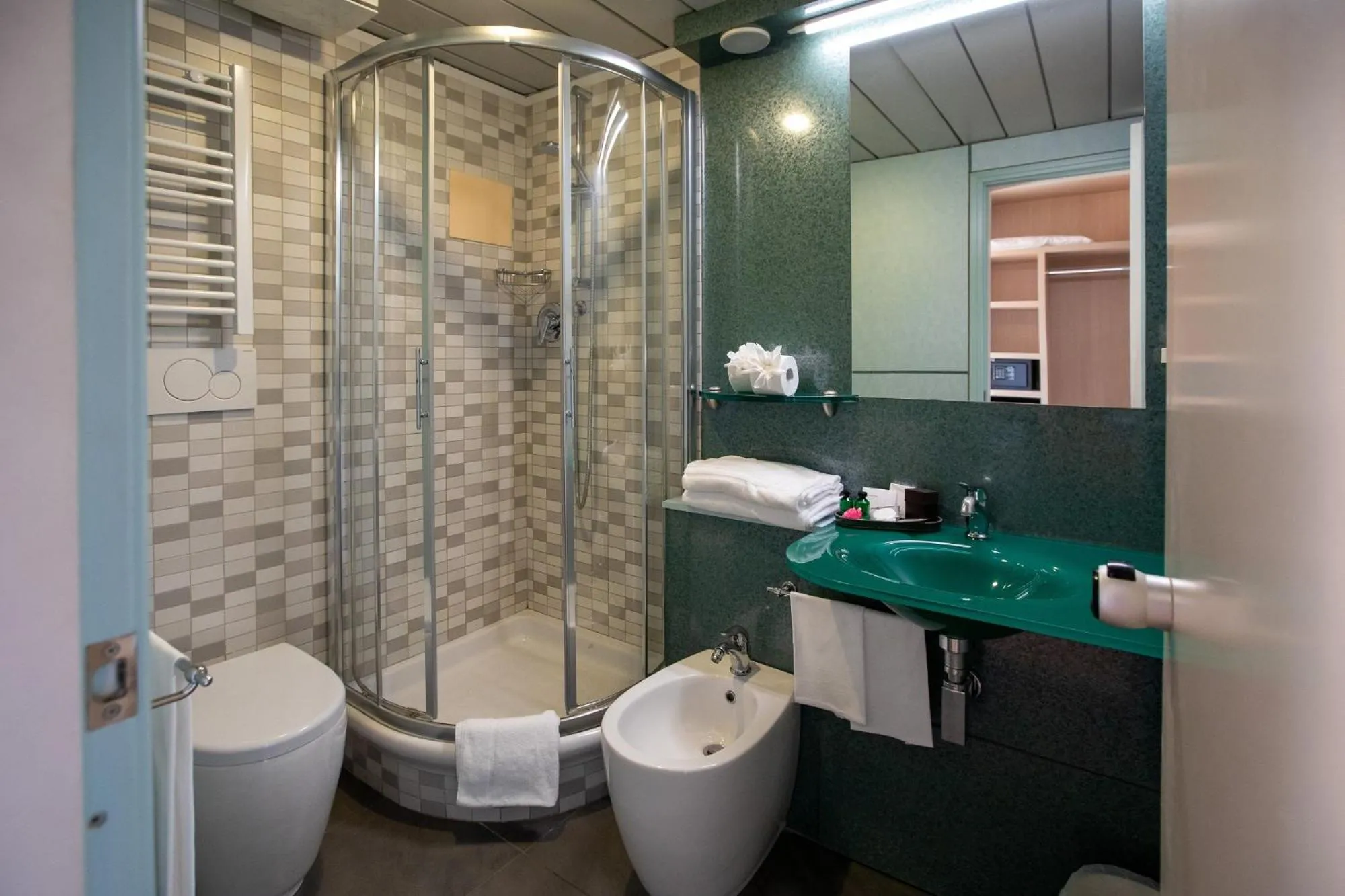 Shower in Hotel Palace del Conero