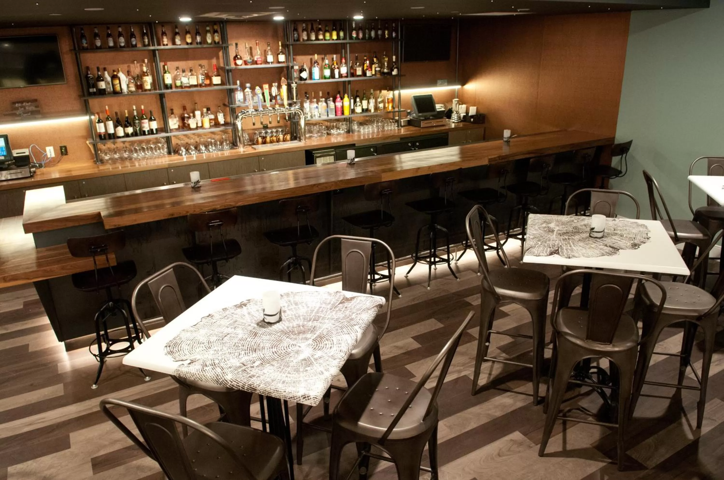 Lounge or bar in Crowne Plaza Hotel and Suites Pittsburgh South by IHG