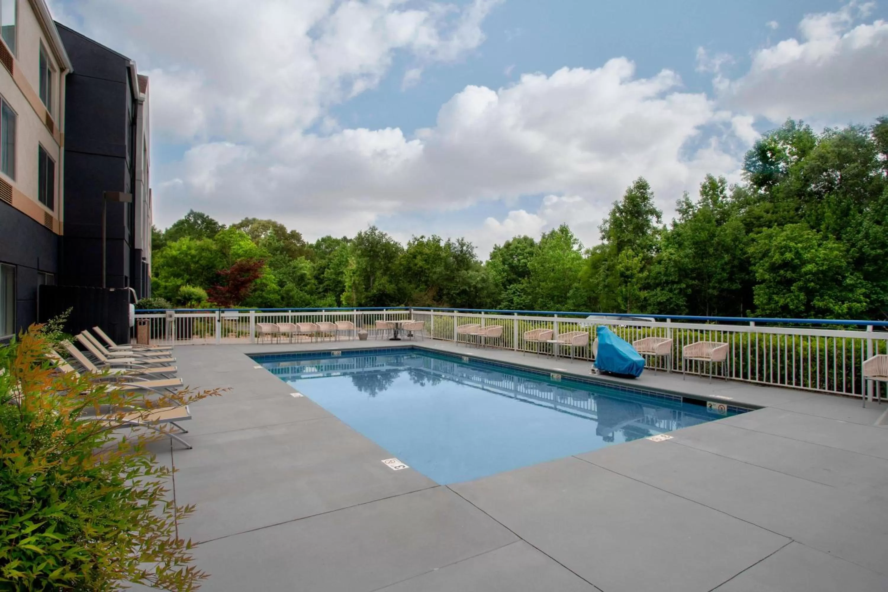 Swimming pool in Fairfield Inn & Suites Macon