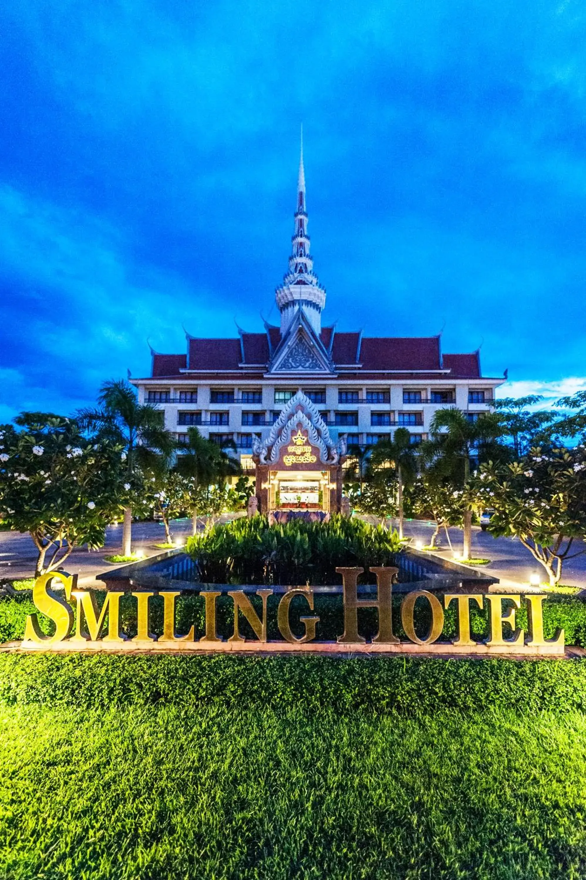 Facade/entrance, Property Building in Smiling Hotel