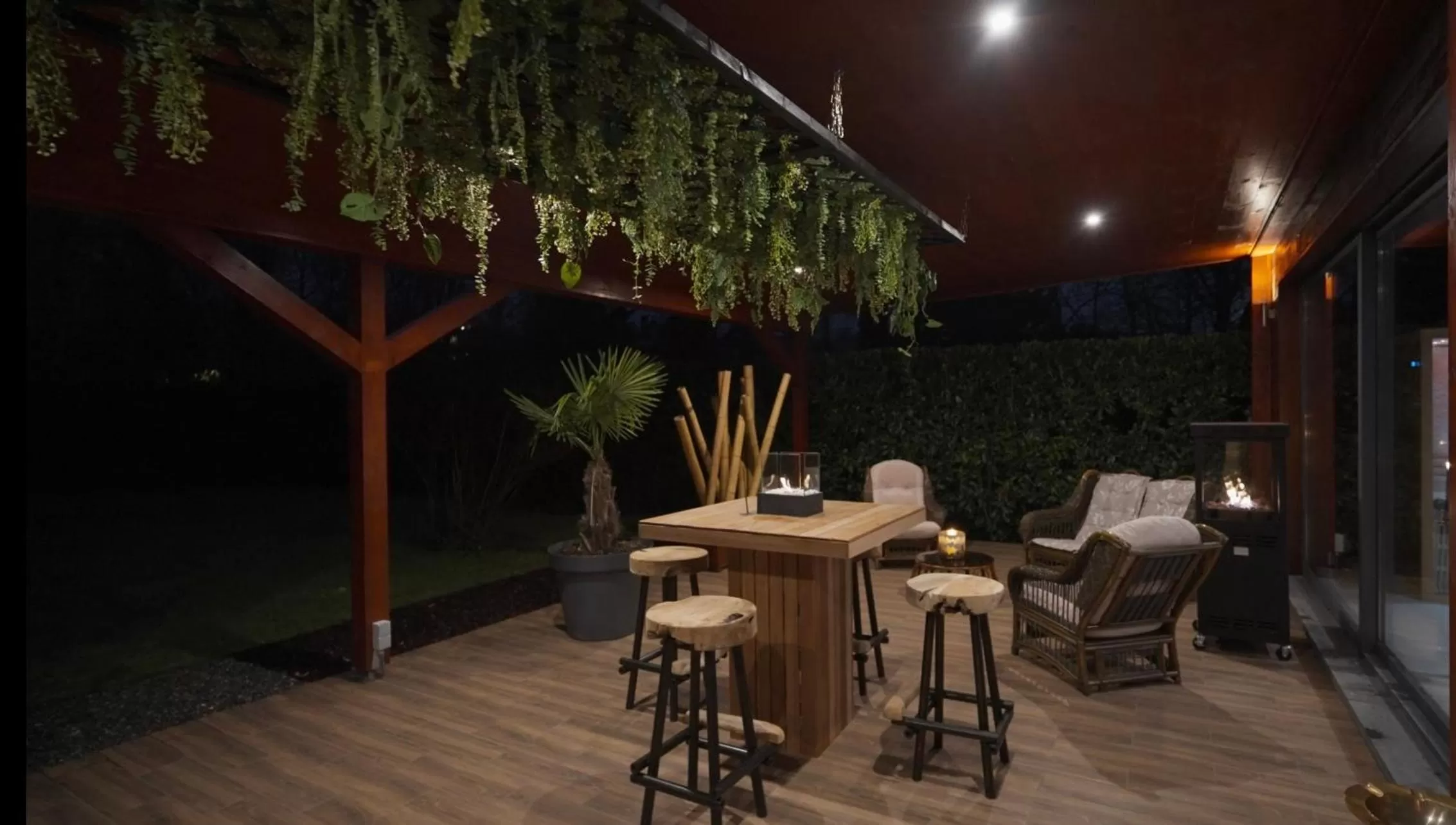 Patio, Restaurant/Places to Eat in Les Suites M