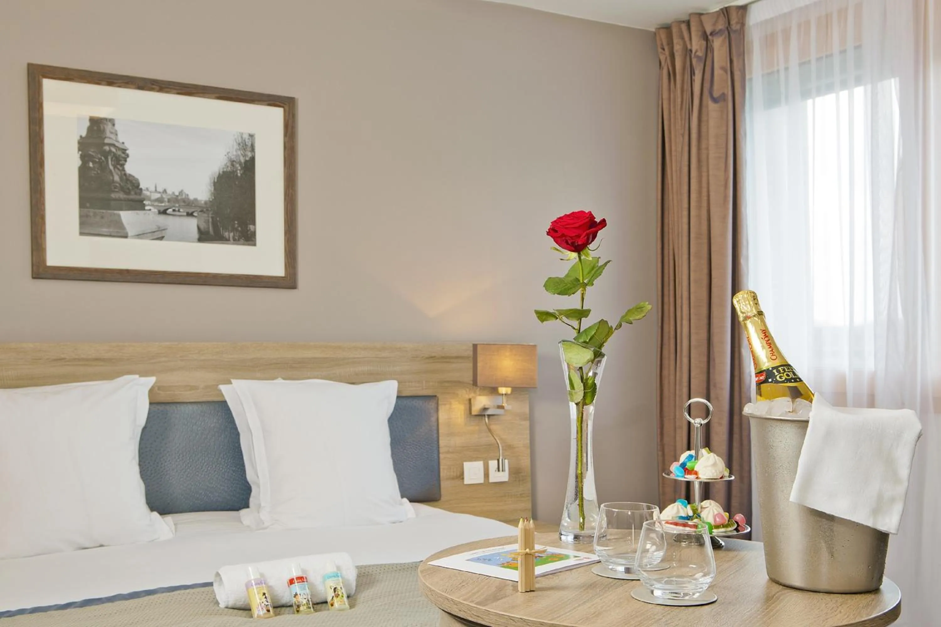 Bed in Residhome Paris Issy Les Moulineaux