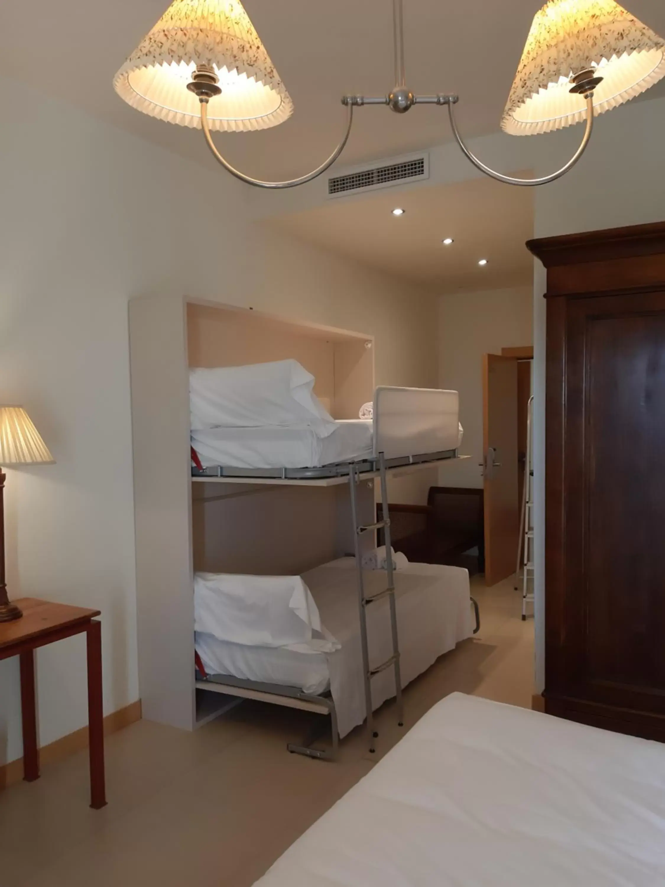 Bunk Bed in Hotel Villa Marcilla