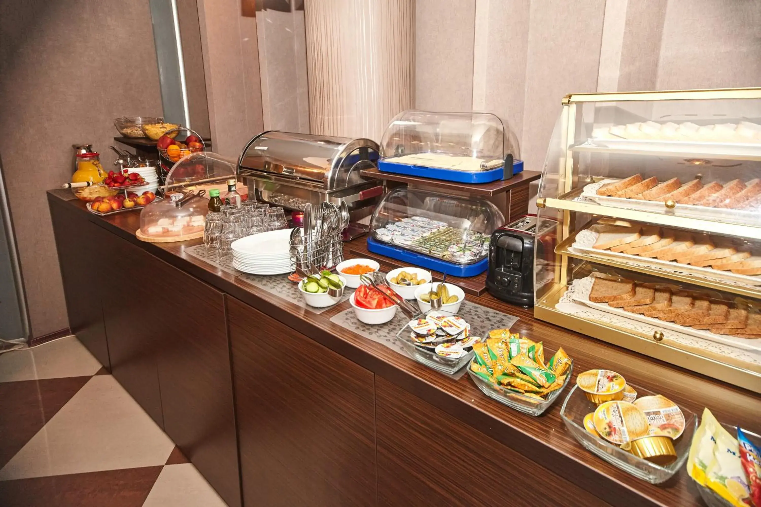 Food and drinks, Food in Leonardo Hotel