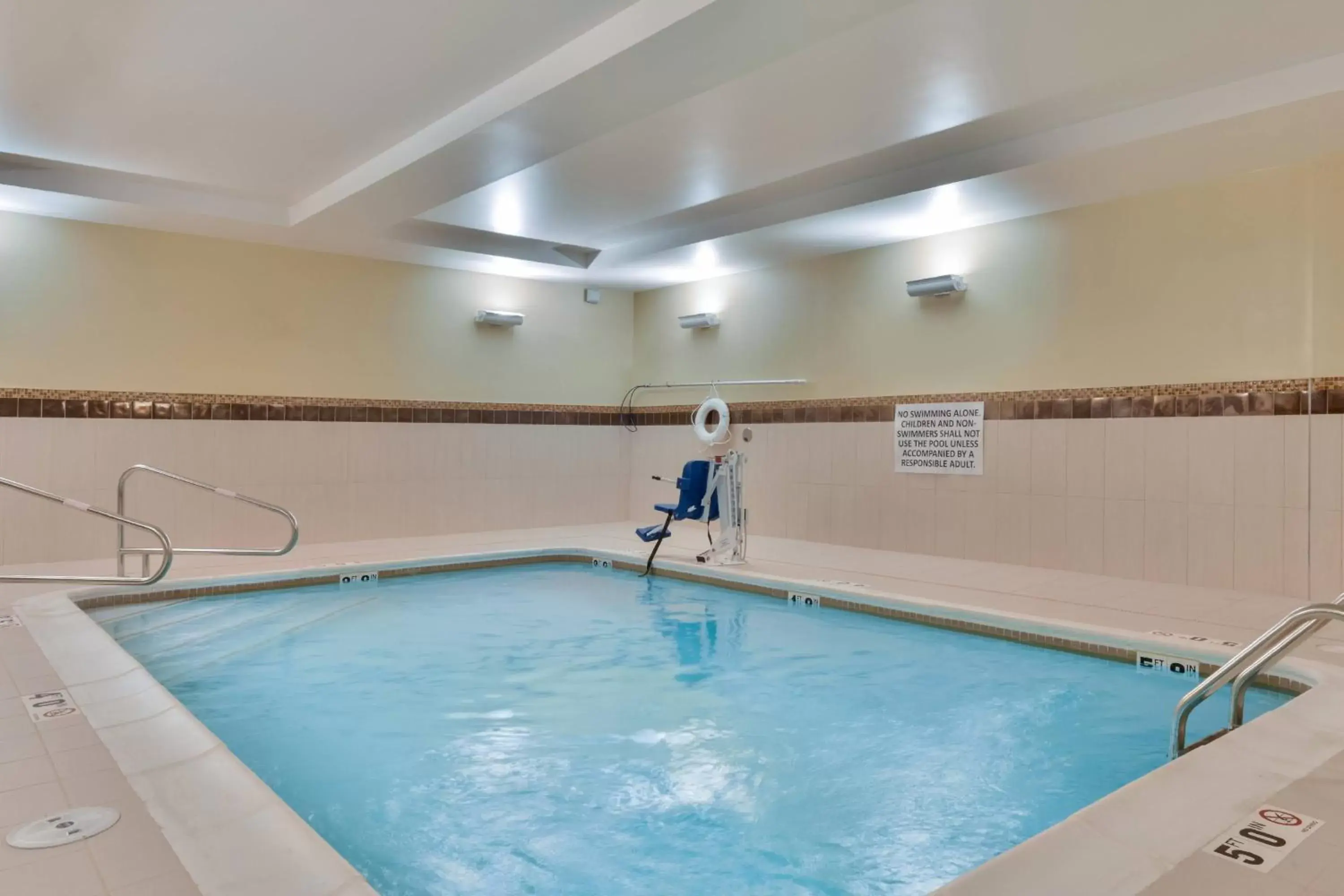 Swimming Pool in Courtyard by Marriott St Louis Chesterfield