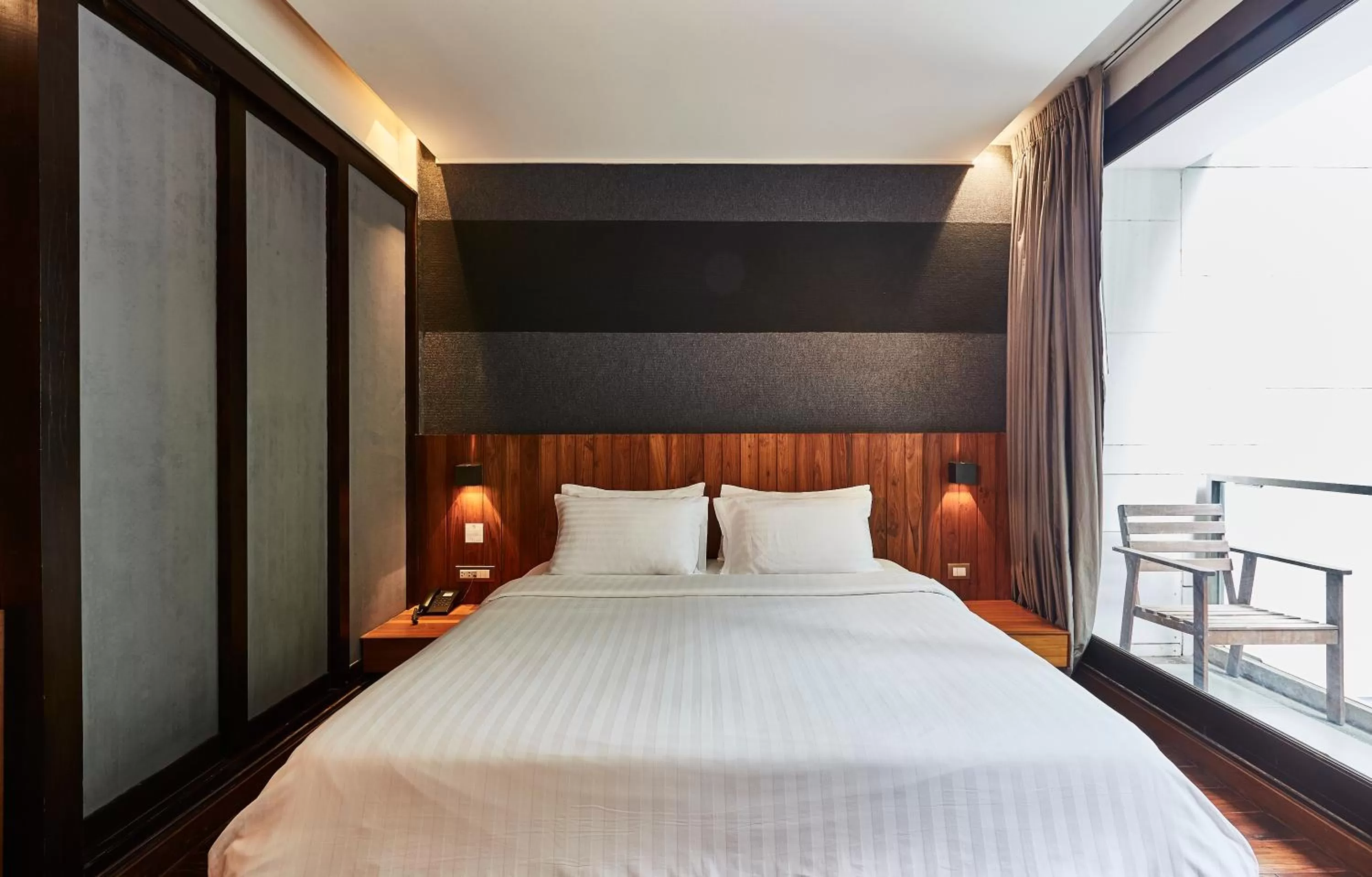 Bed in LUXX Langsuan Hotel - SHA Plus