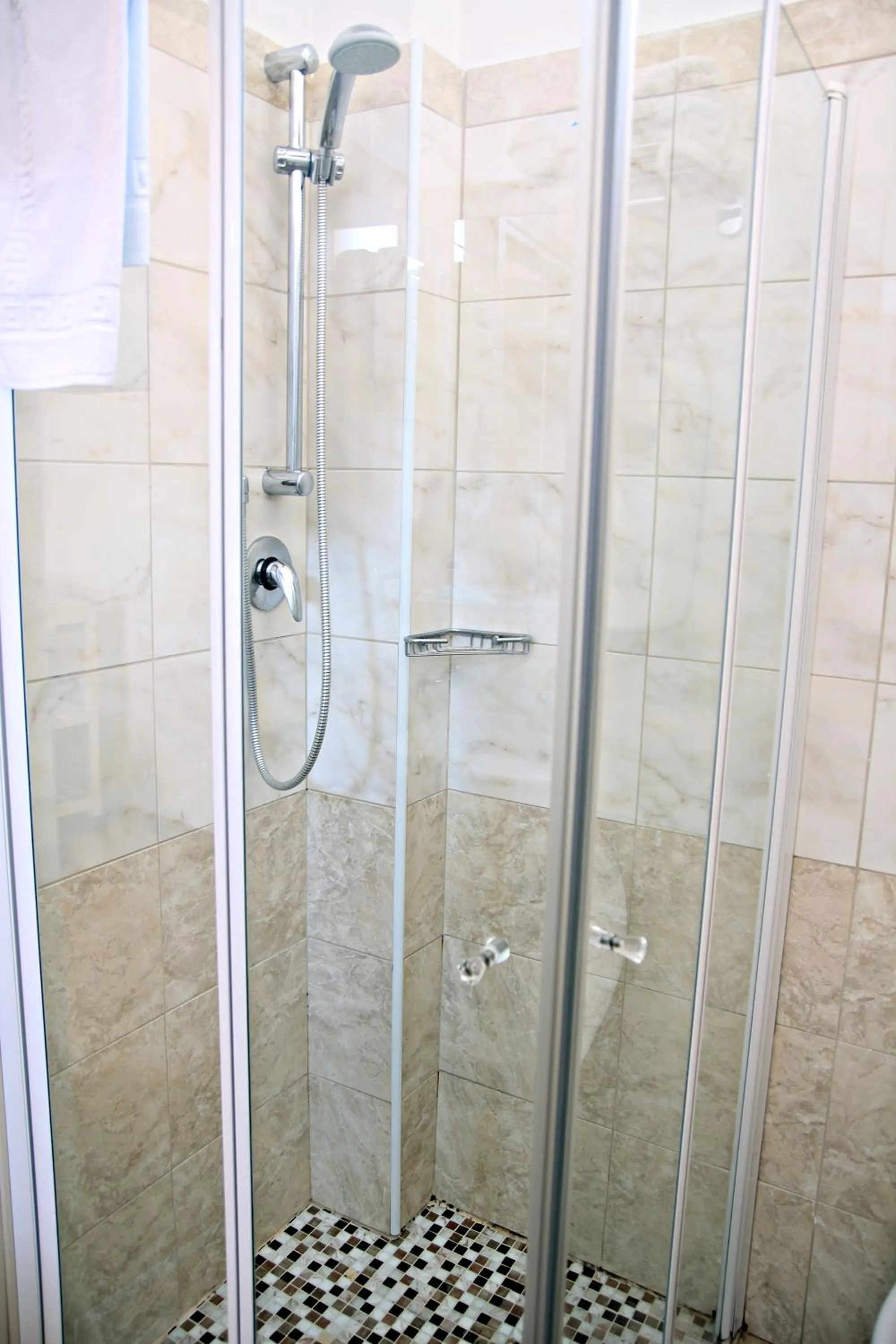 Shower in Hotel Morolli