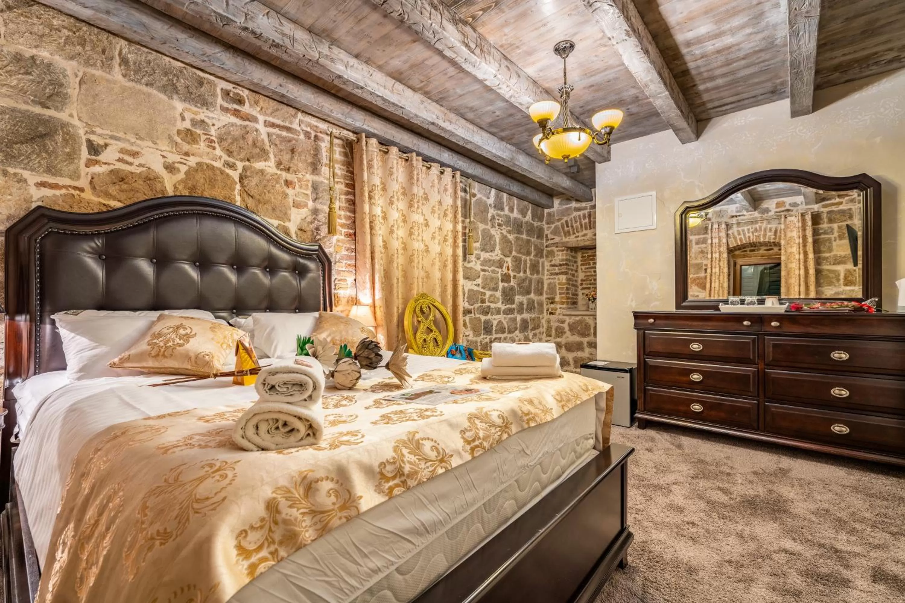 Bed in Heritage Palace Varos - MAG Quaint & Elegant Boutique Hotels