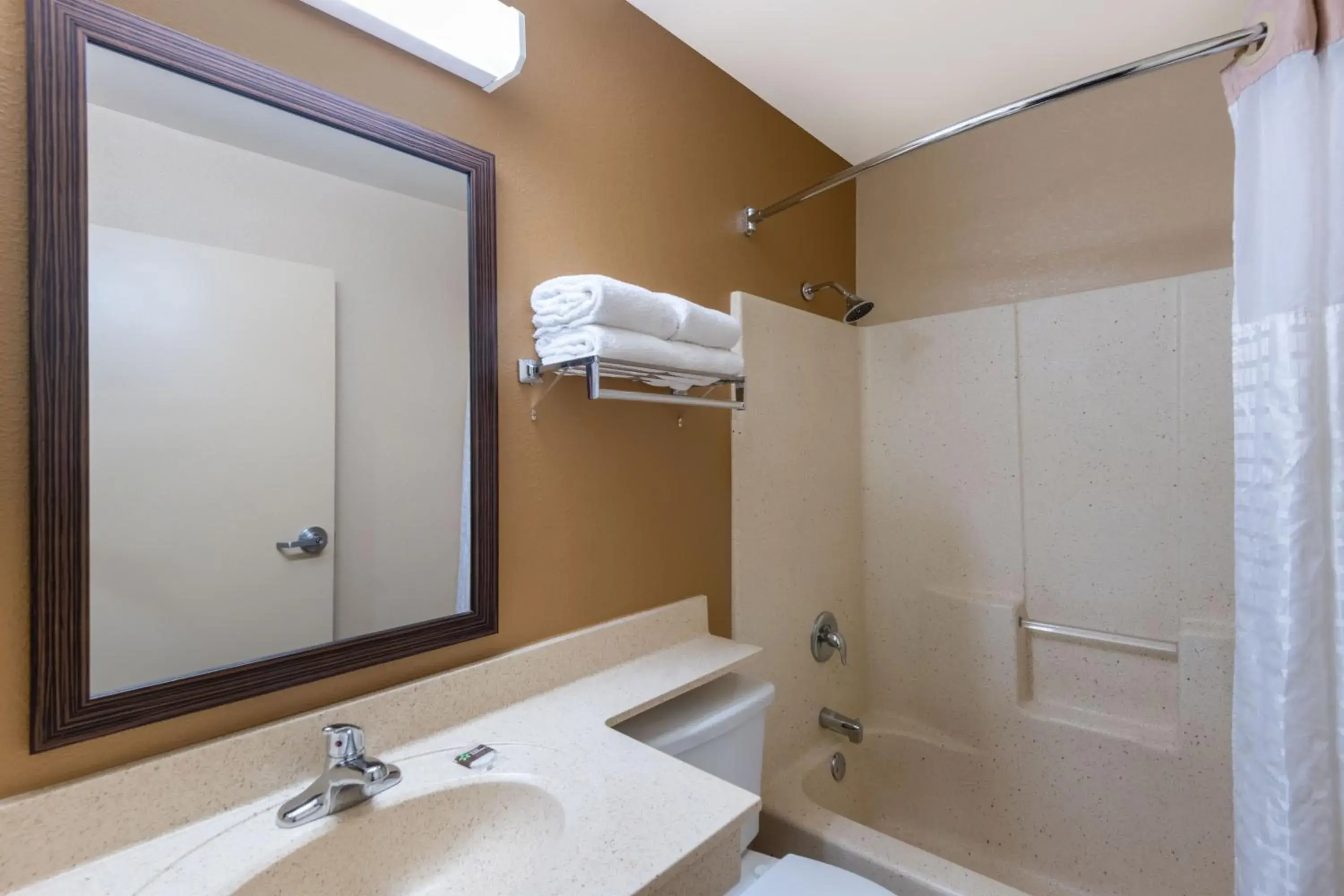 Bathroom in Extended Stay America Suites - Columbus - Bradley Park