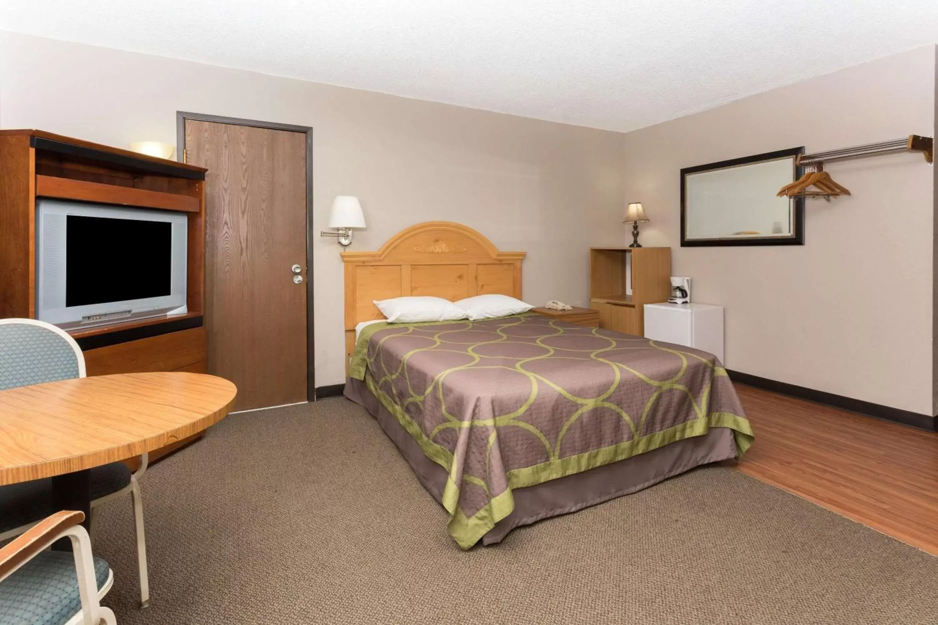 Photo of the whole room, Bed in Super 8 by Wyndham Cos/Hwy. 24 E/PAFB Area