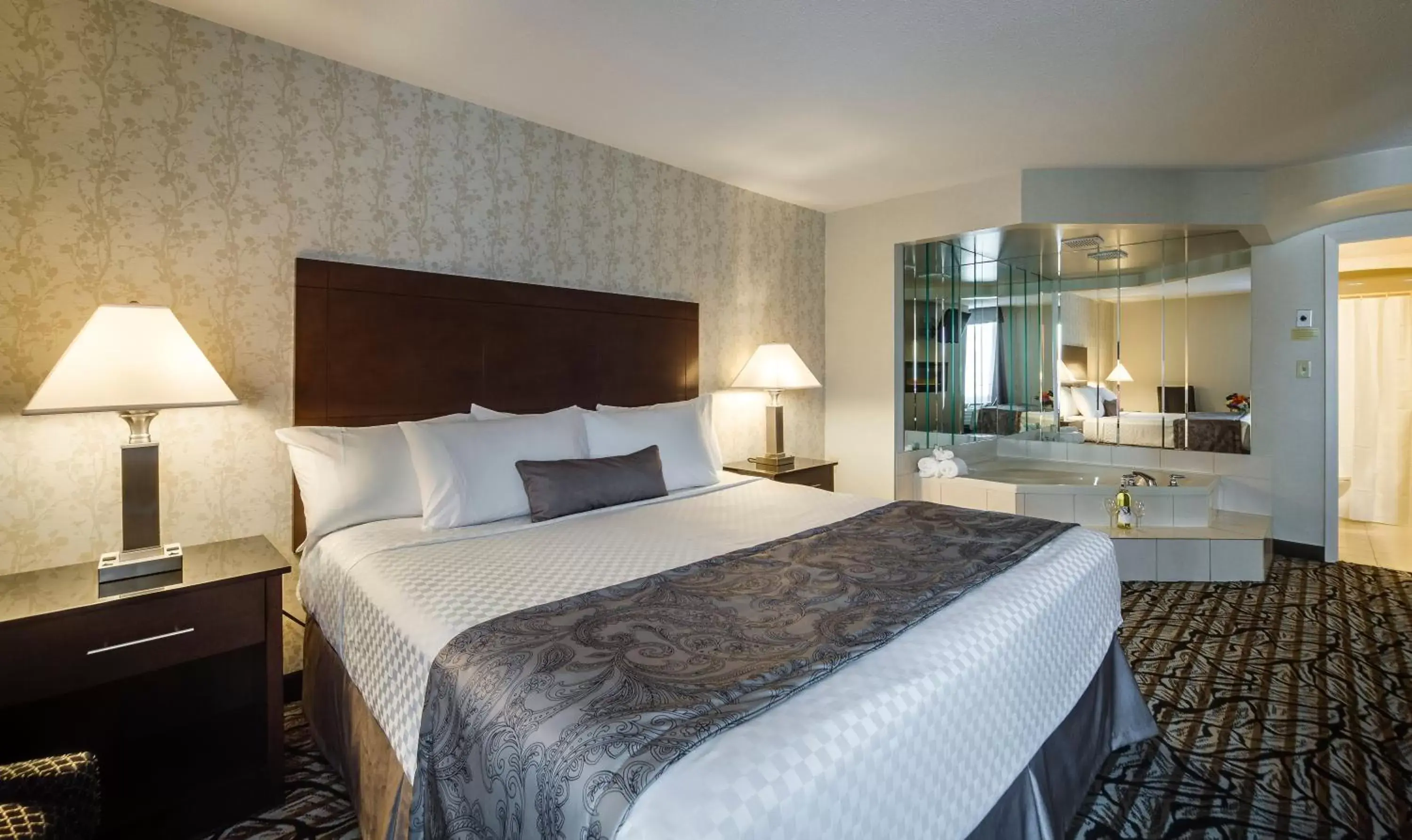 Bedroom, Bed in Monte Carlo Inn Oakville Suites