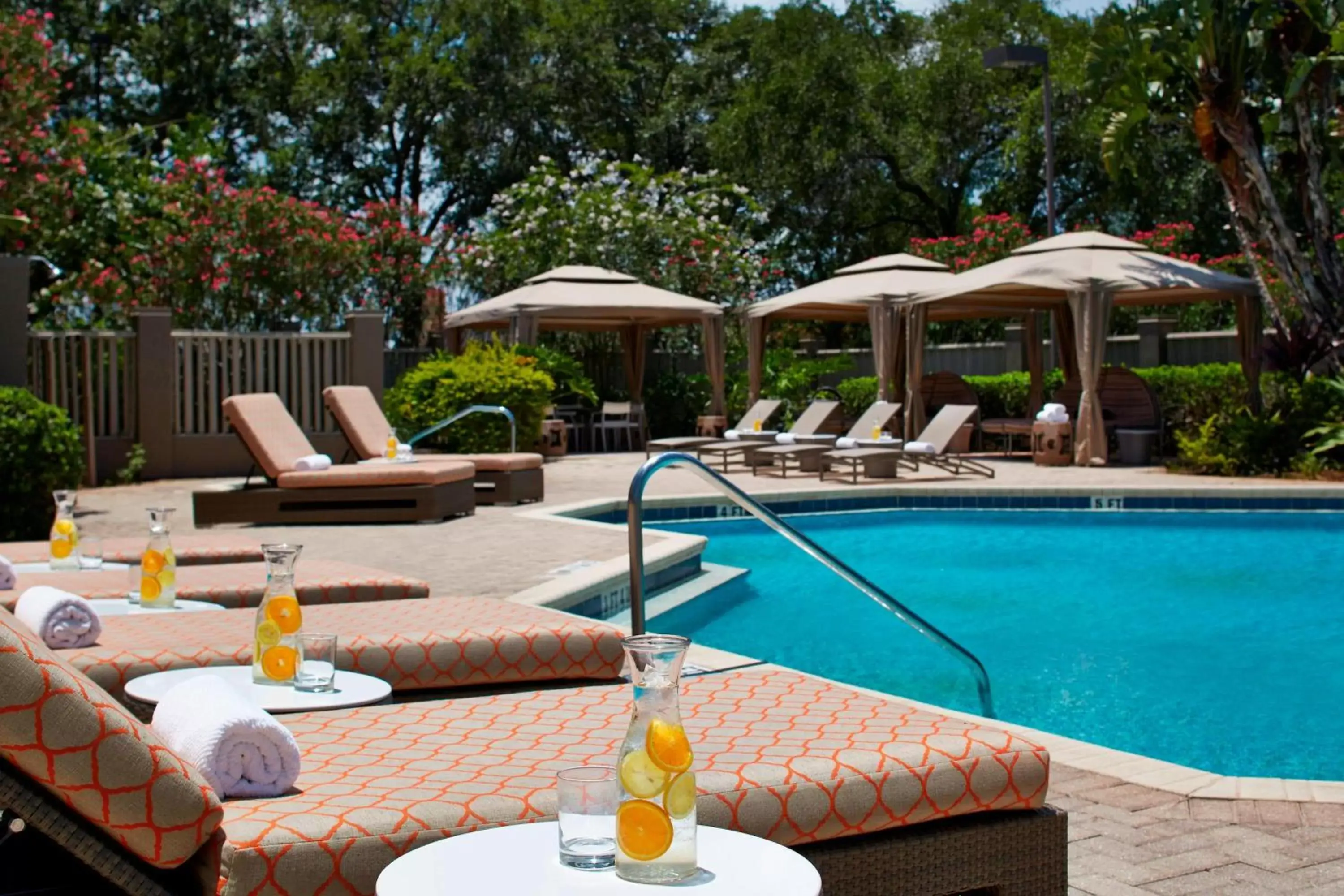Swimming Pool in Renaissance Orlando Airport Hotel