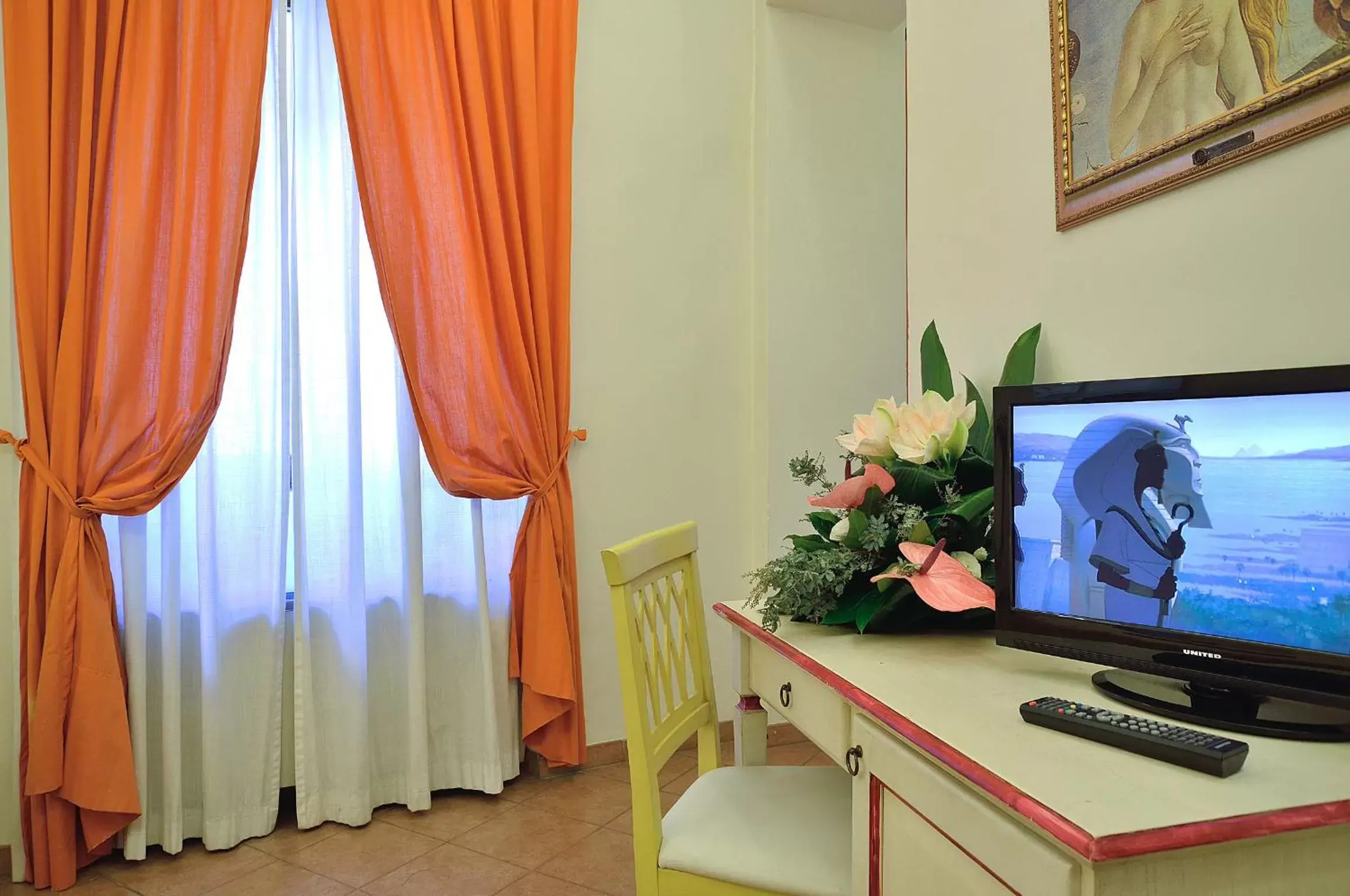 TV and multimedia, TV/Entertainment Center in Hotel Vasari