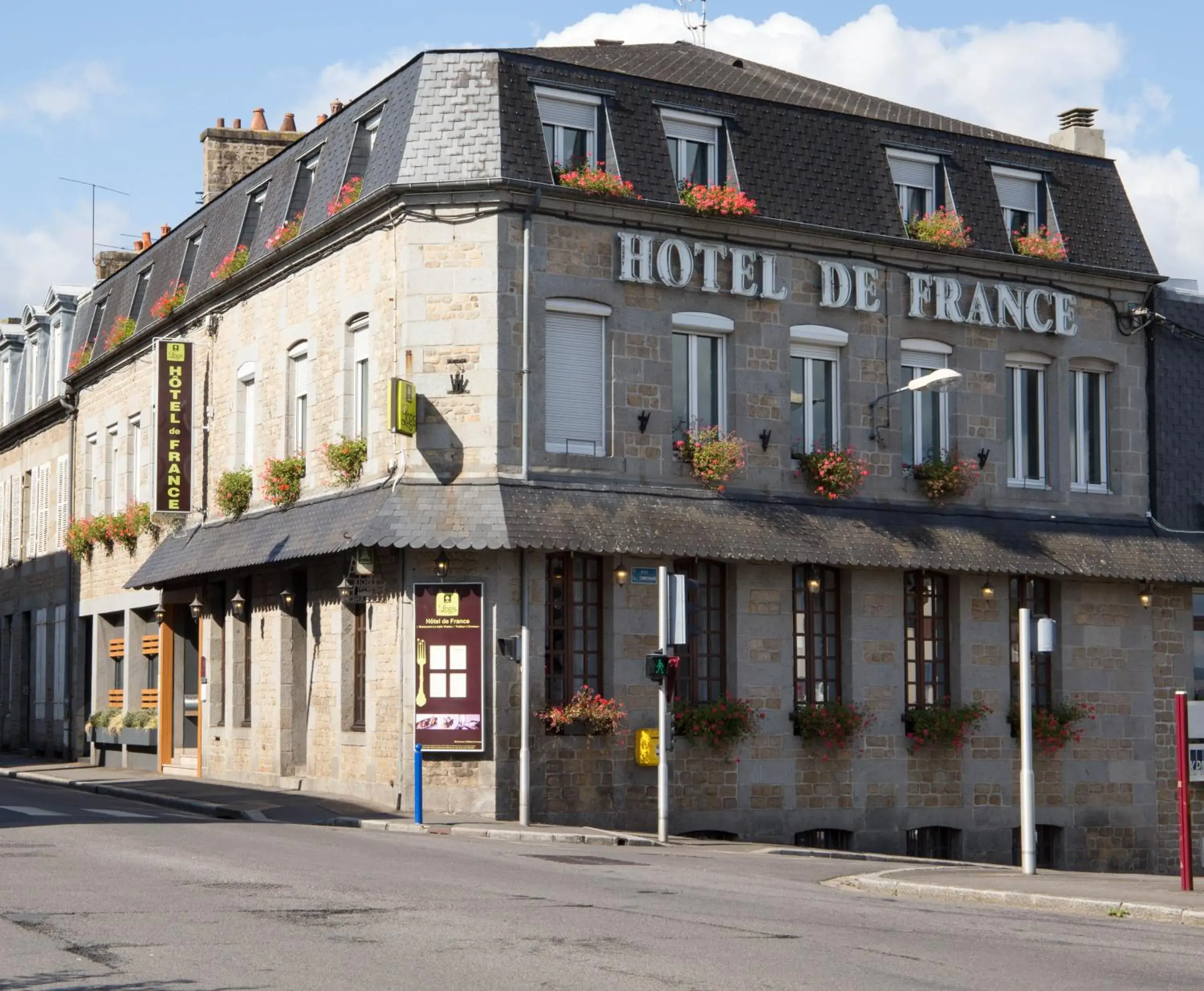 Facade/entrance, Property Building in Hôtel de France Vire