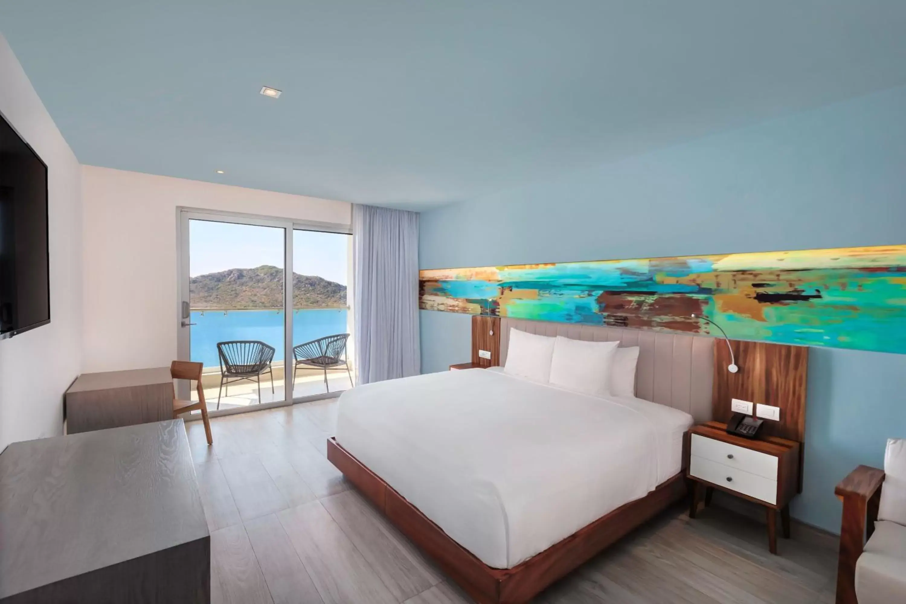 Bedroom in Courtyard by Marriott Mazatlan Beach Resort
