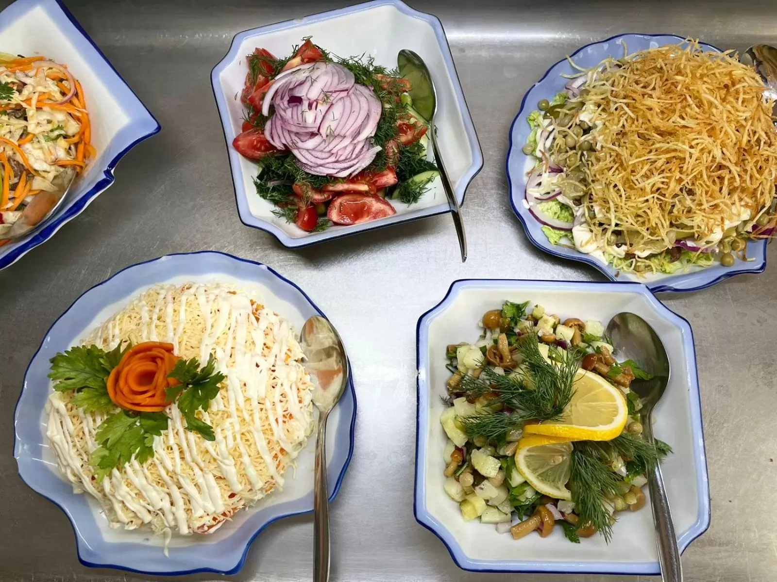 Restaurant/places to eat in Tengri Hotel