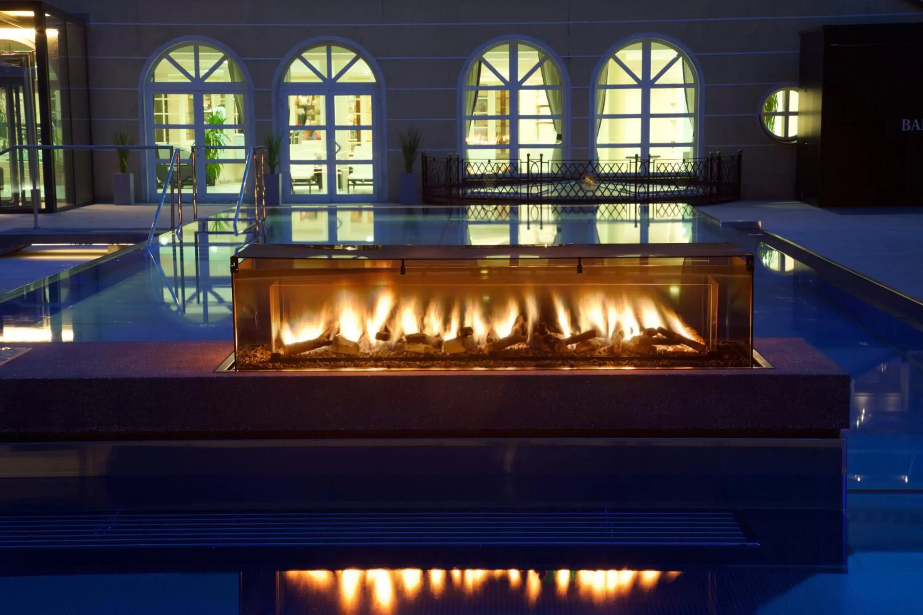 Swimming pool in Steigenberger Hotel Der Sonnenhof