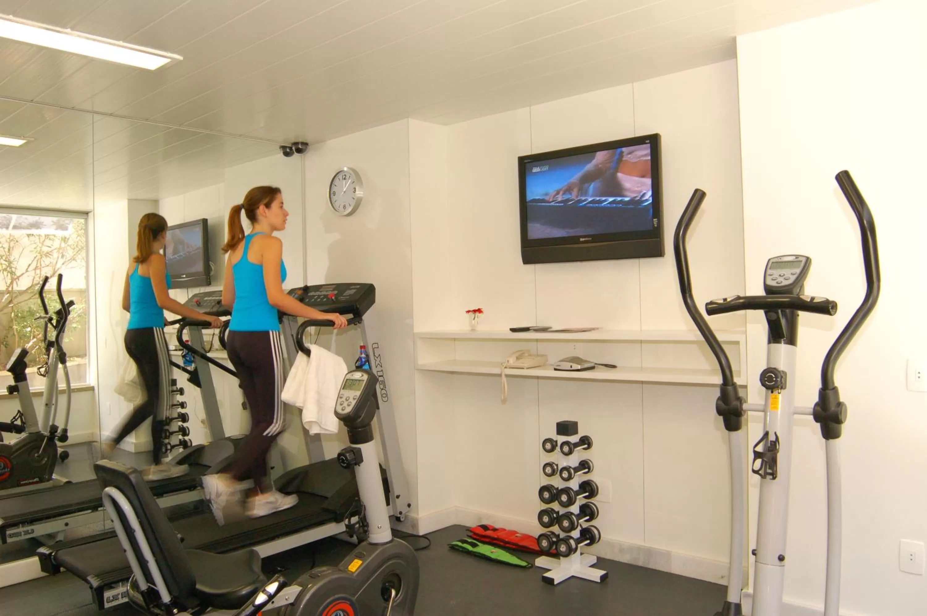 Fitness centre/facilities in Max Savassi Apart Service