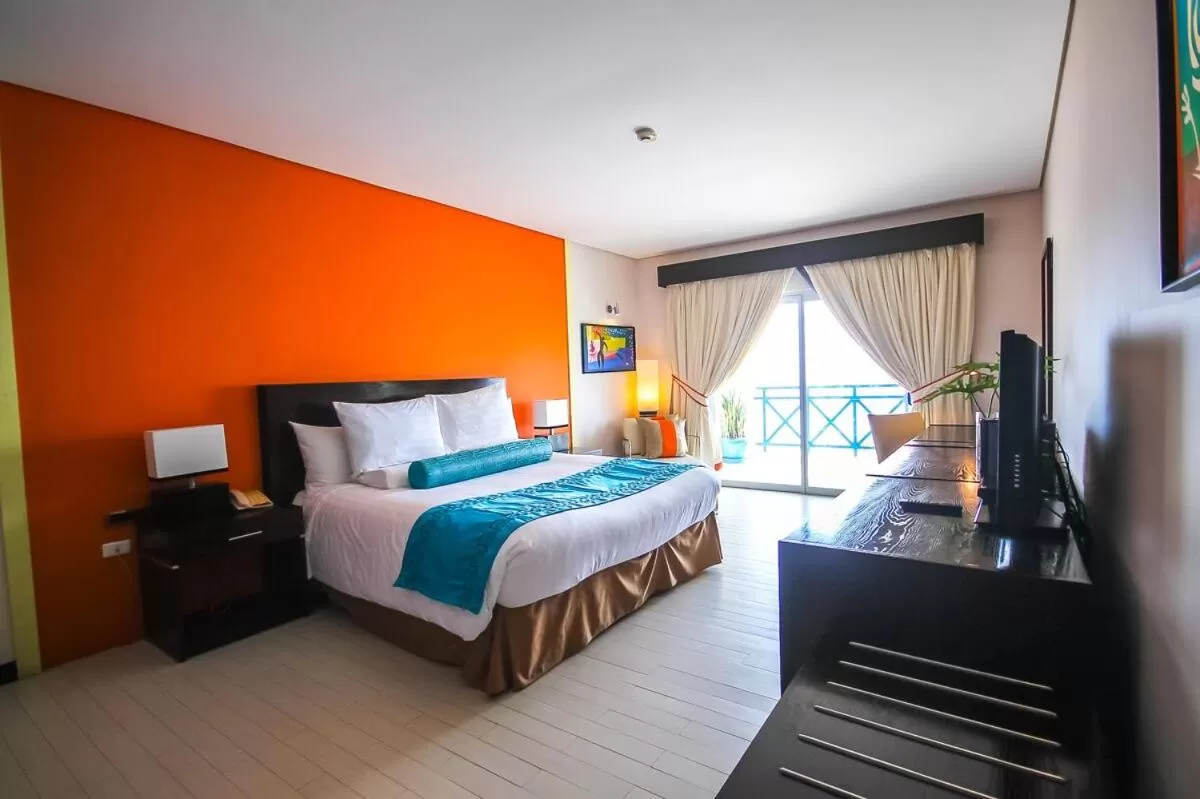 Bed in Thunderbird Resorts - Poro Point