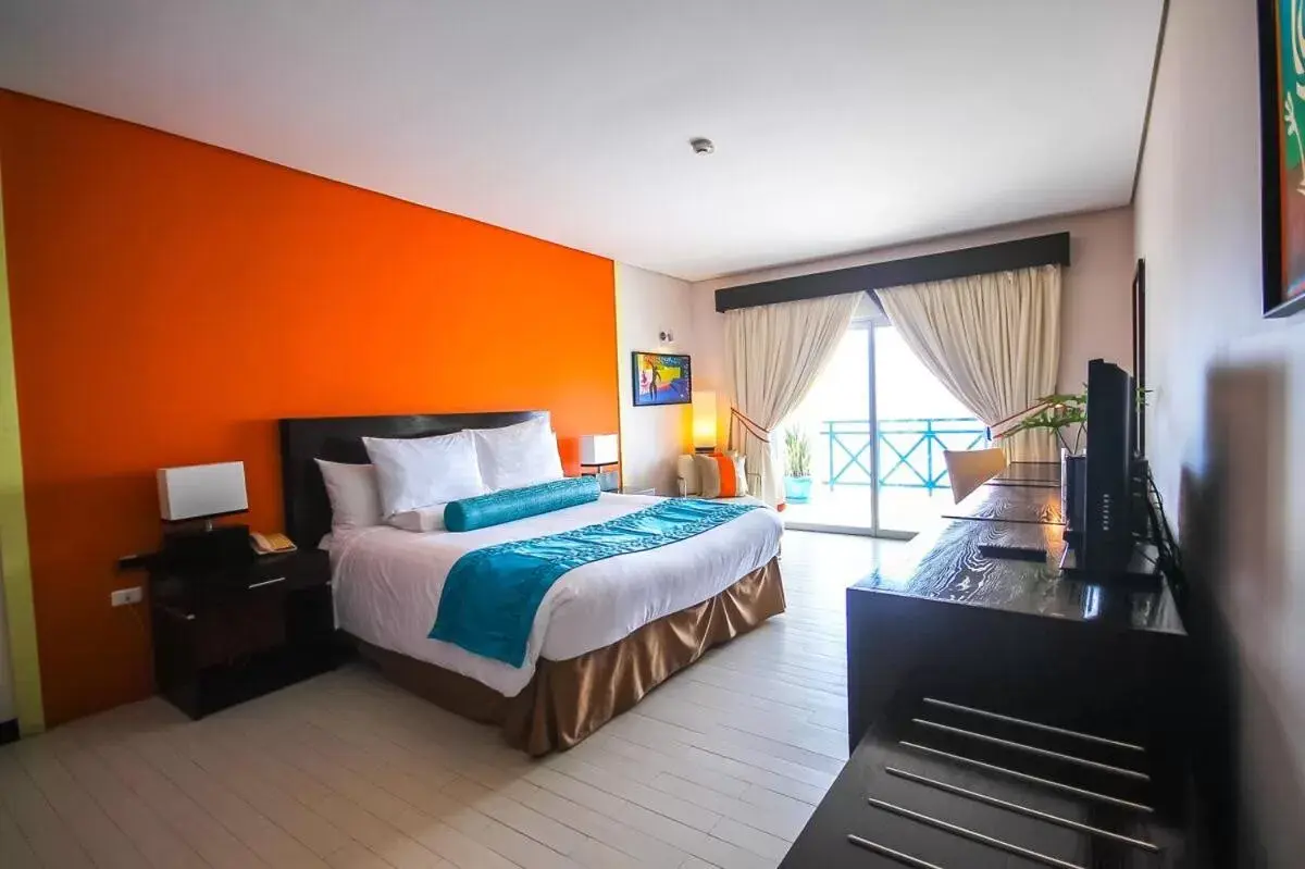 Bed in Thunderbird Resorts - Poro Point Bed in Thunderbird Resorts - Poro Point