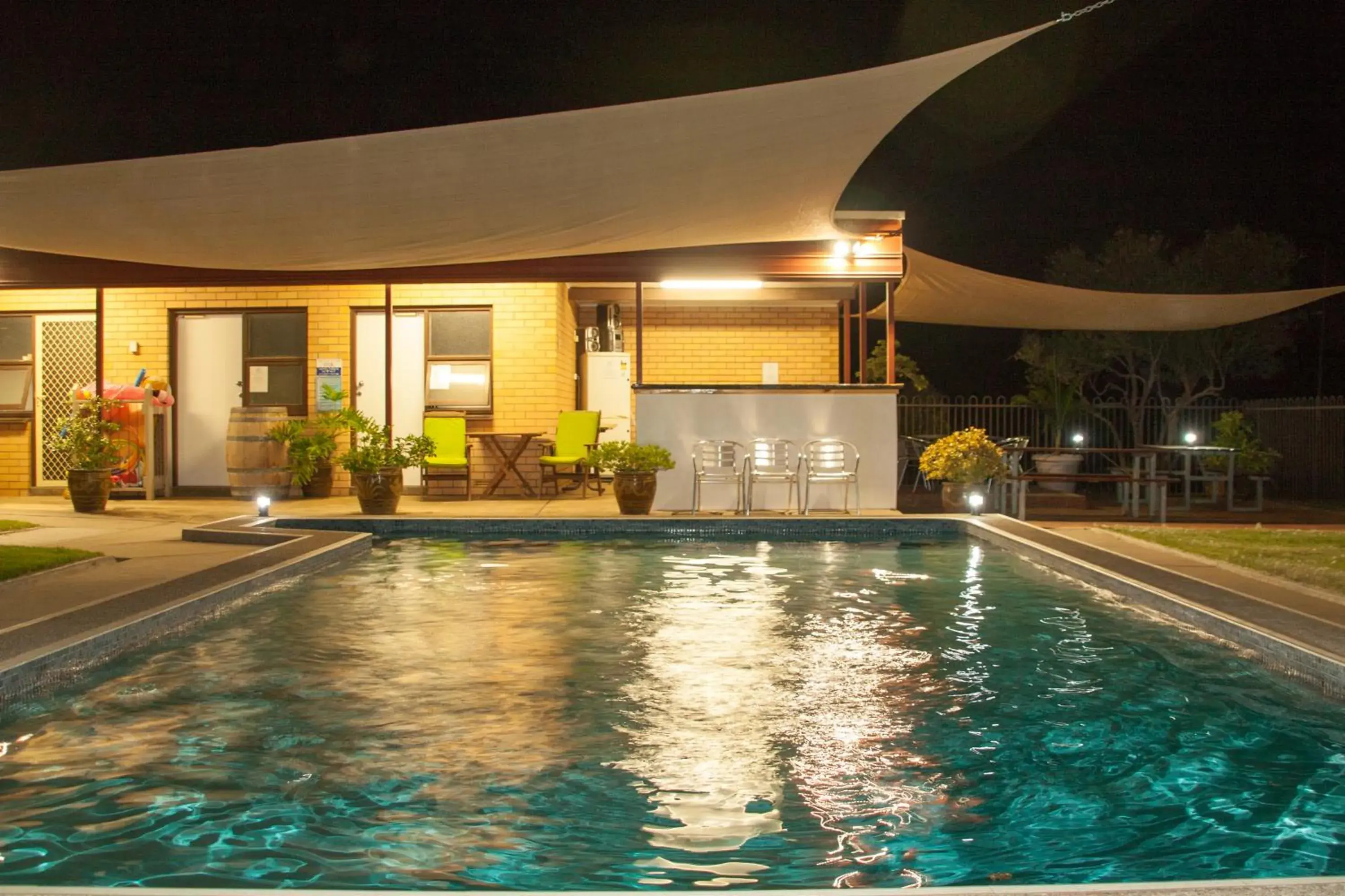 Property building, Swimming Pool in Angaston Vineyards Motel