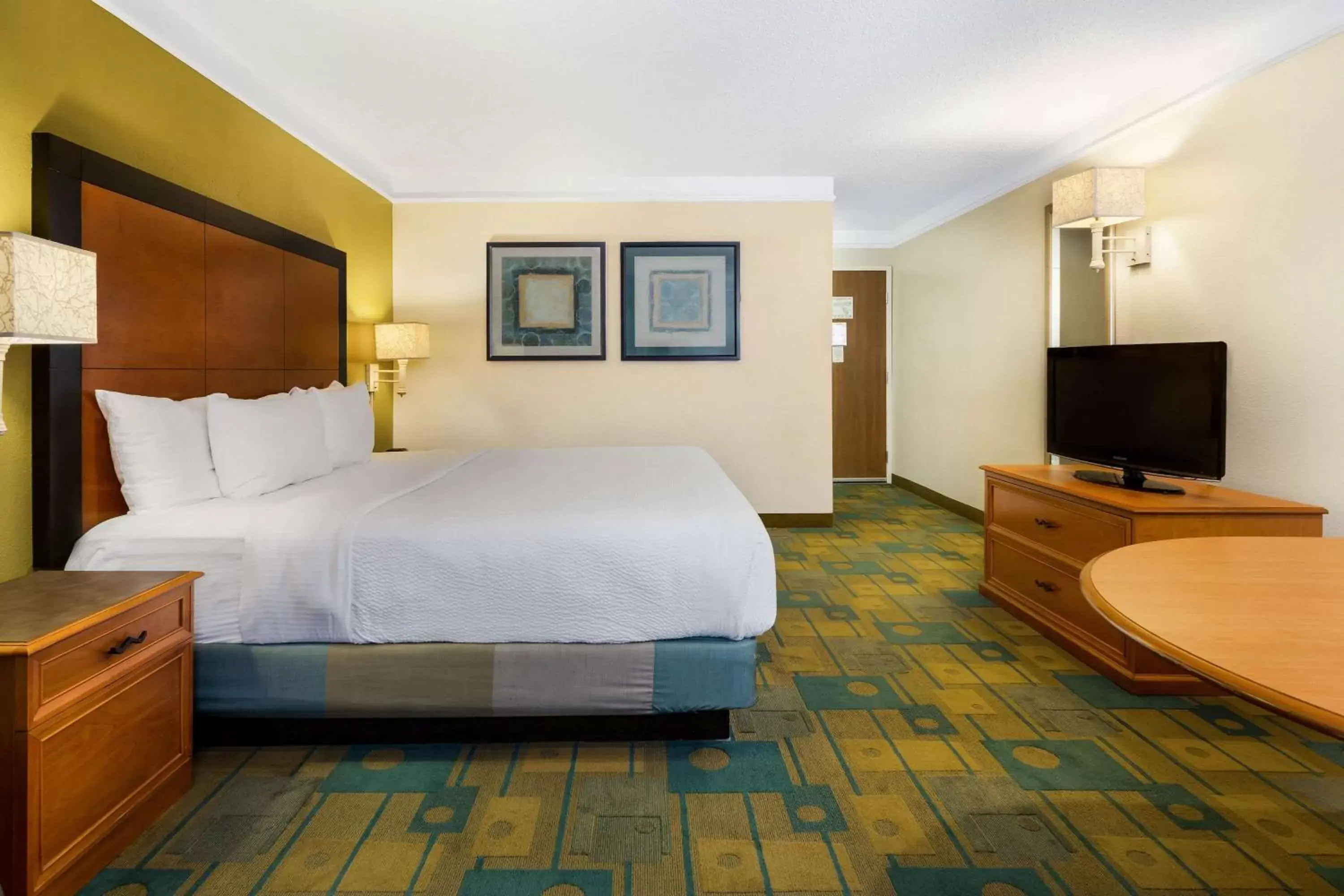 Photo of the whole room, Bed in La Quinta by Wyndham St. Pete-Clearwater Airport