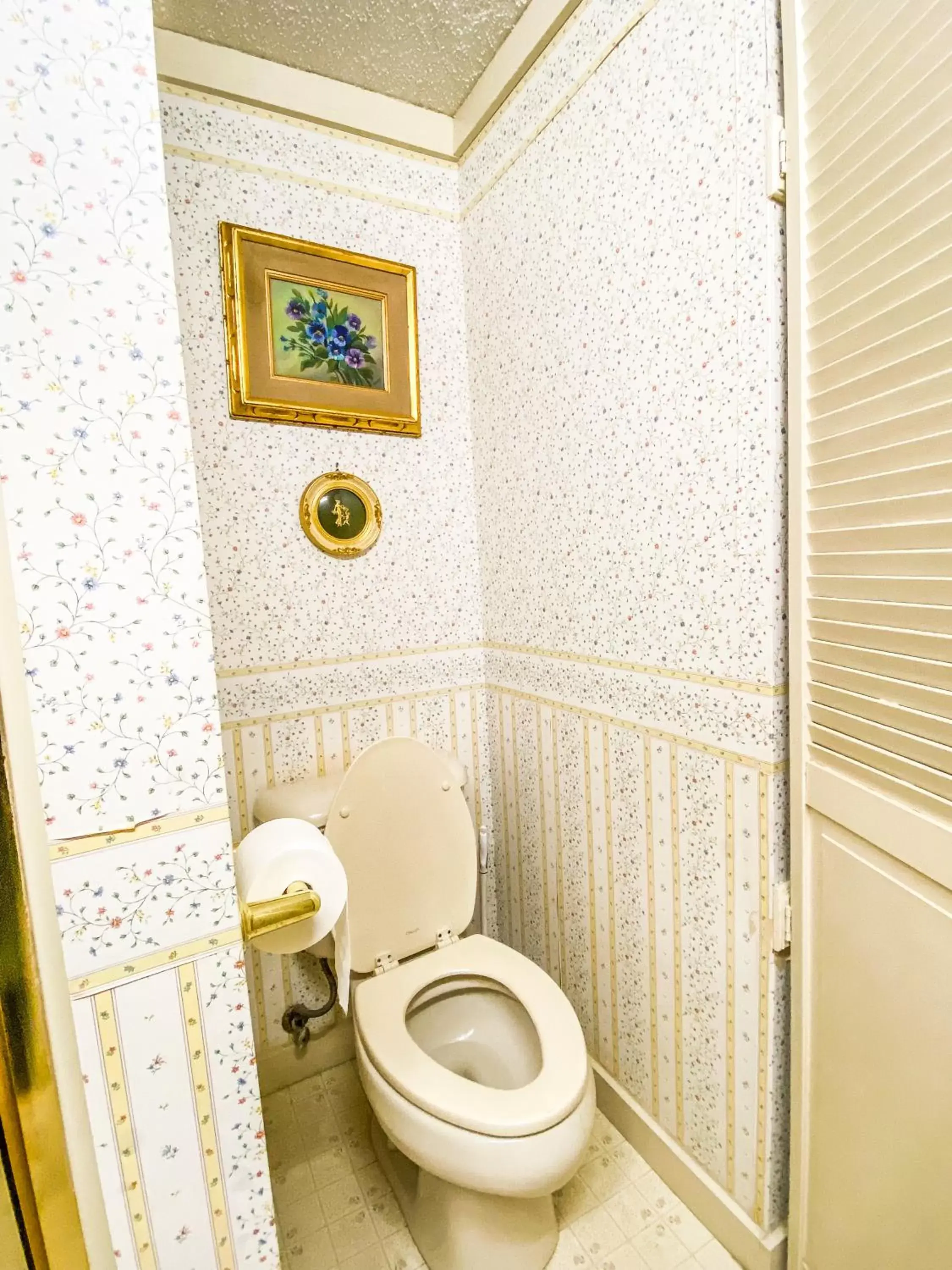 Toilet, Bathroom in Inn at the Art Center