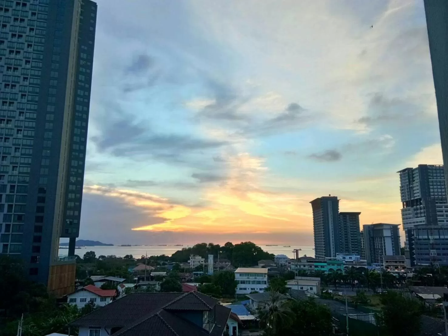 Sea view in Horsehill Hotel Sriracha