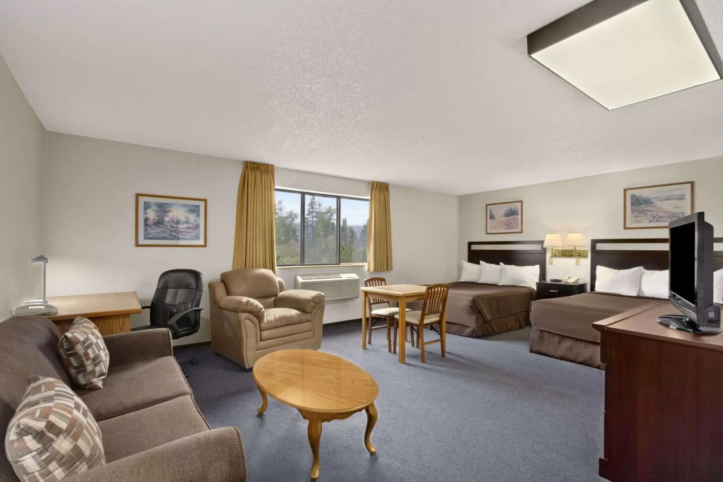 Photo of the whole room, Seating Area in Super 8 by Wyndham Williams Lake BC