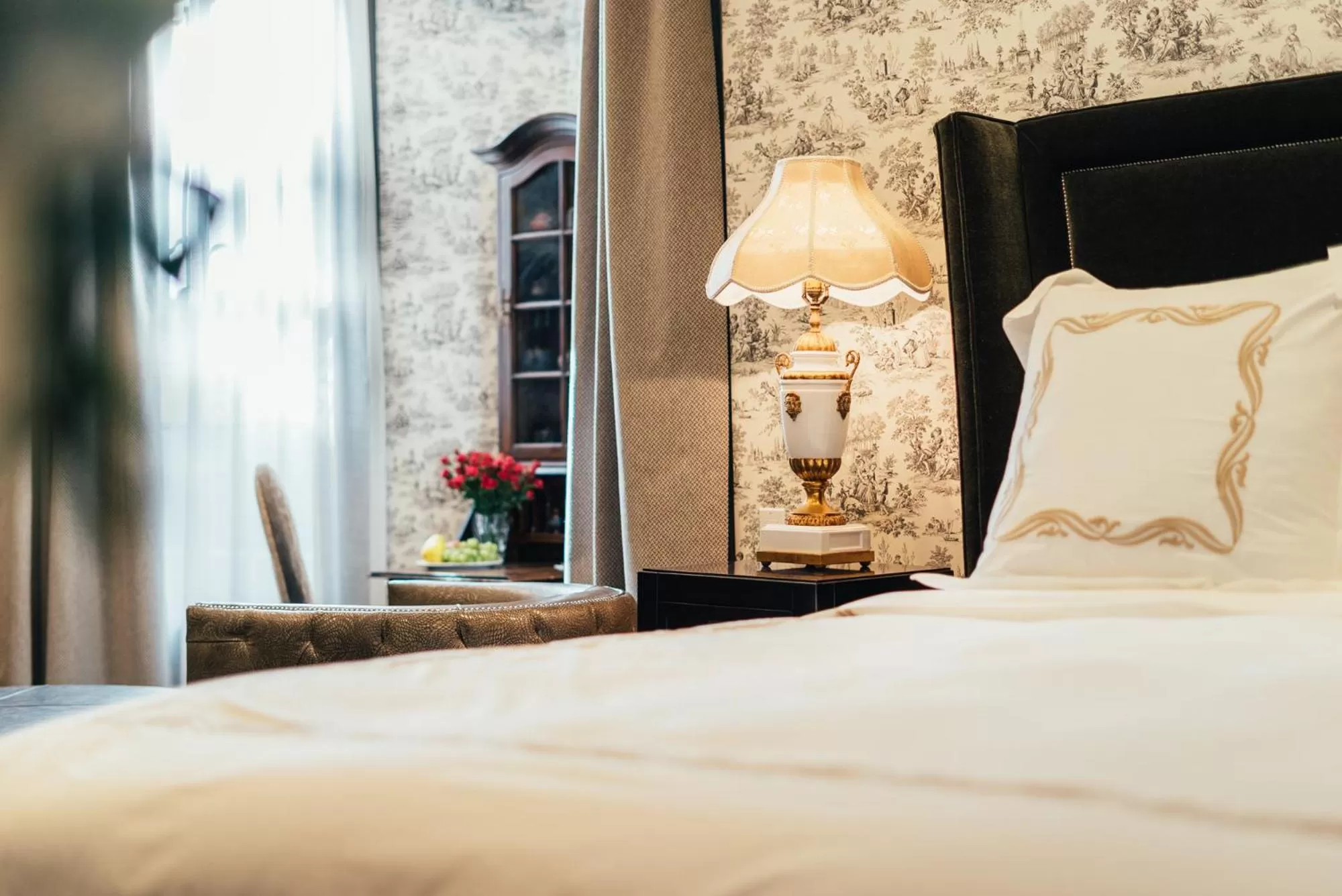 Bed in Neighbourgood Sutter Mansion