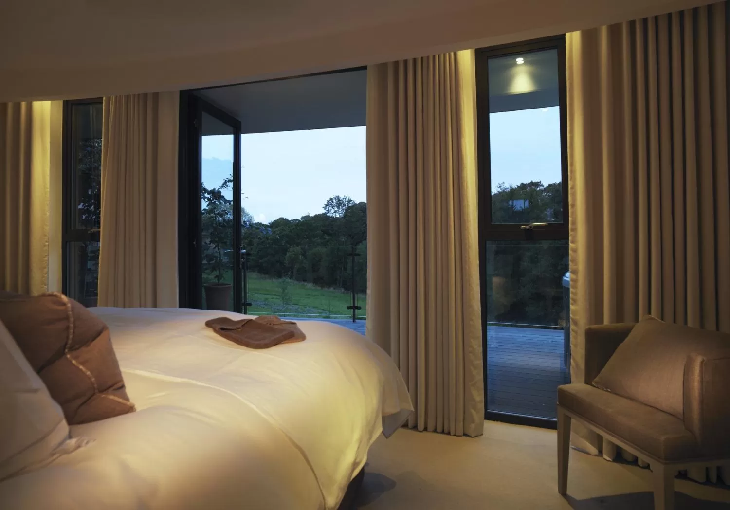 Day, Bed in Chewton Glen Hotel - an Iconic Luxury Hotel