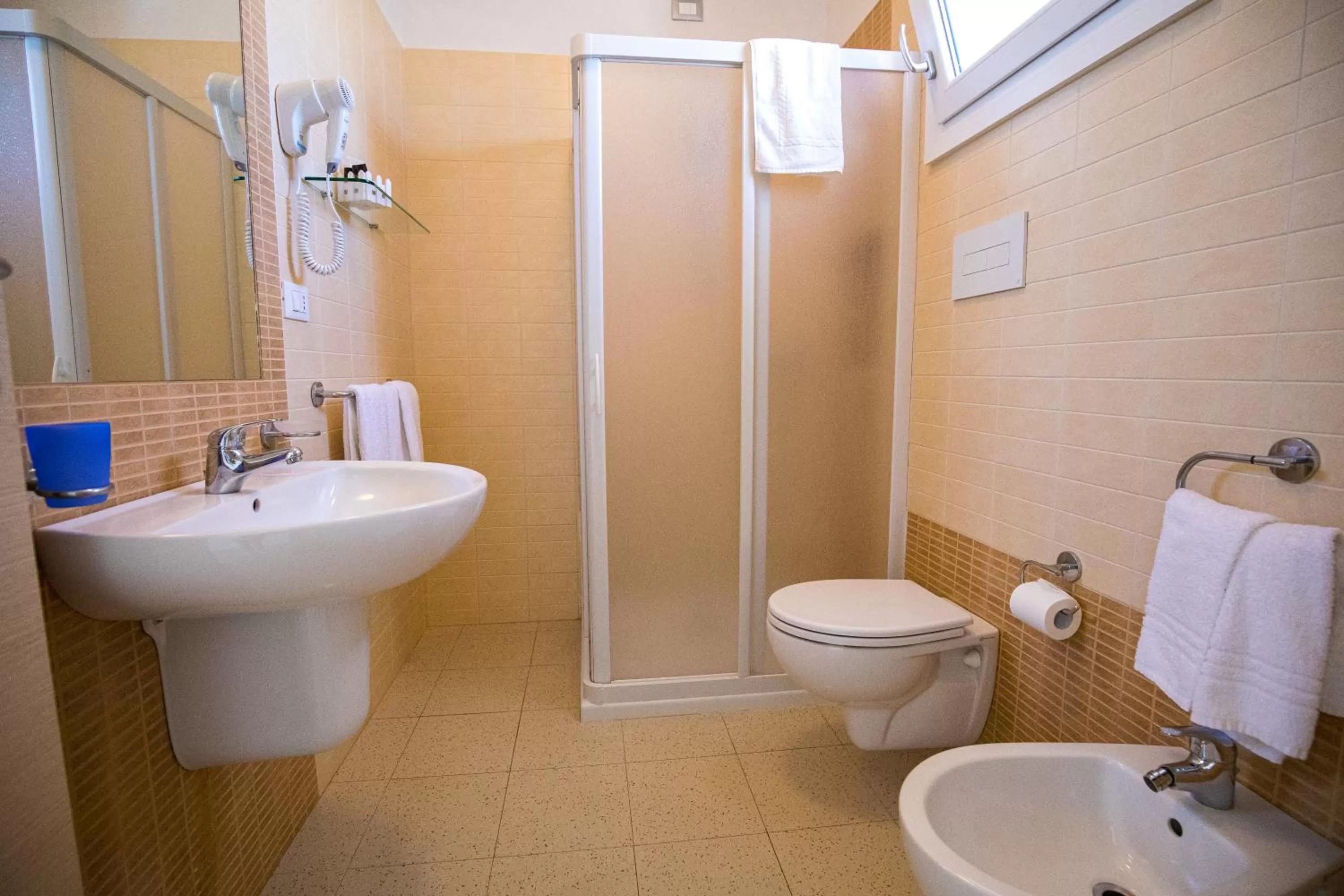 Shower in Donnosanto Residence Torre Santa Sabina