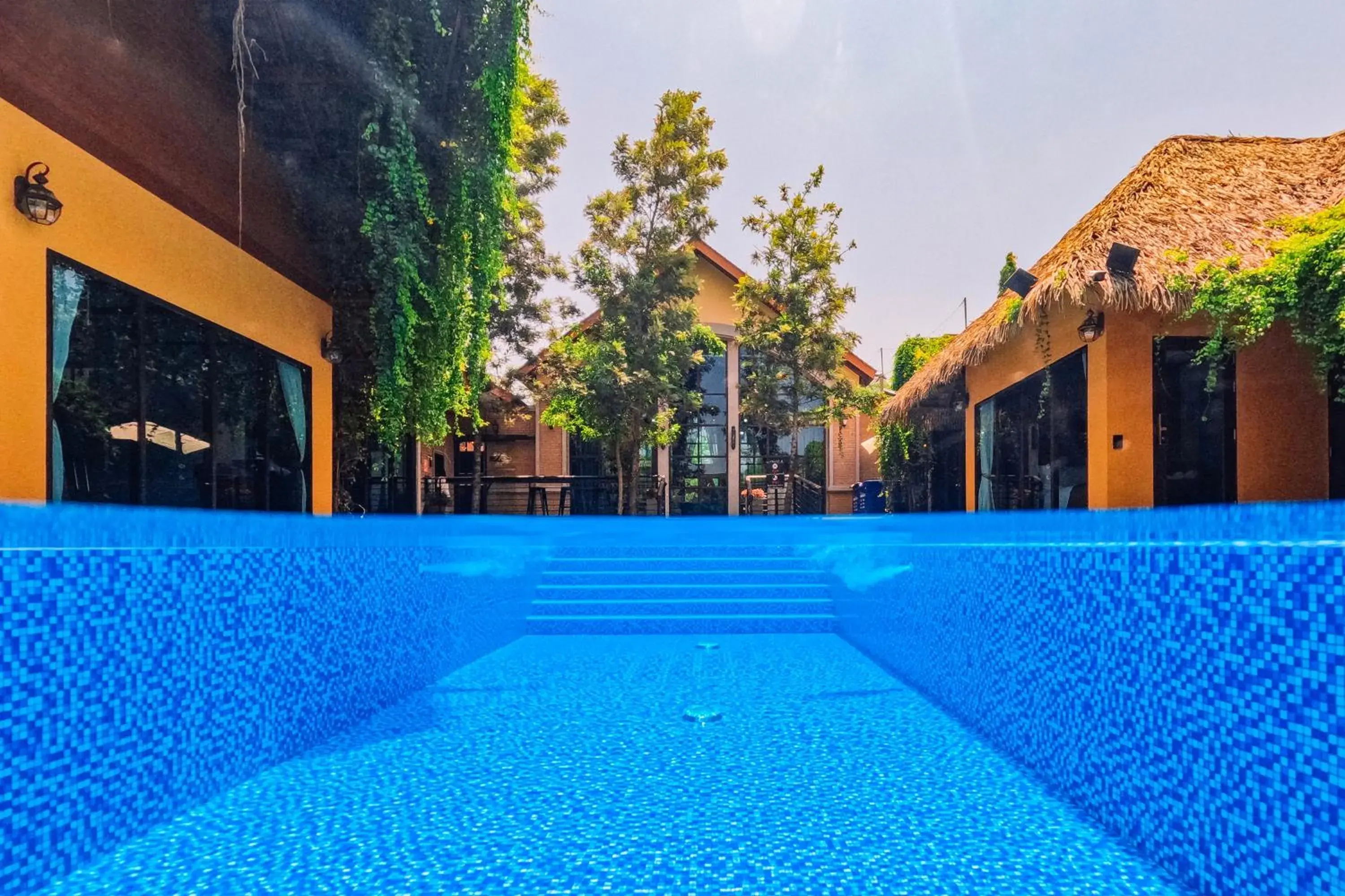 Swimming pool in Khum Damnoen Resort Swimming pool in Khum Damnoen Resort