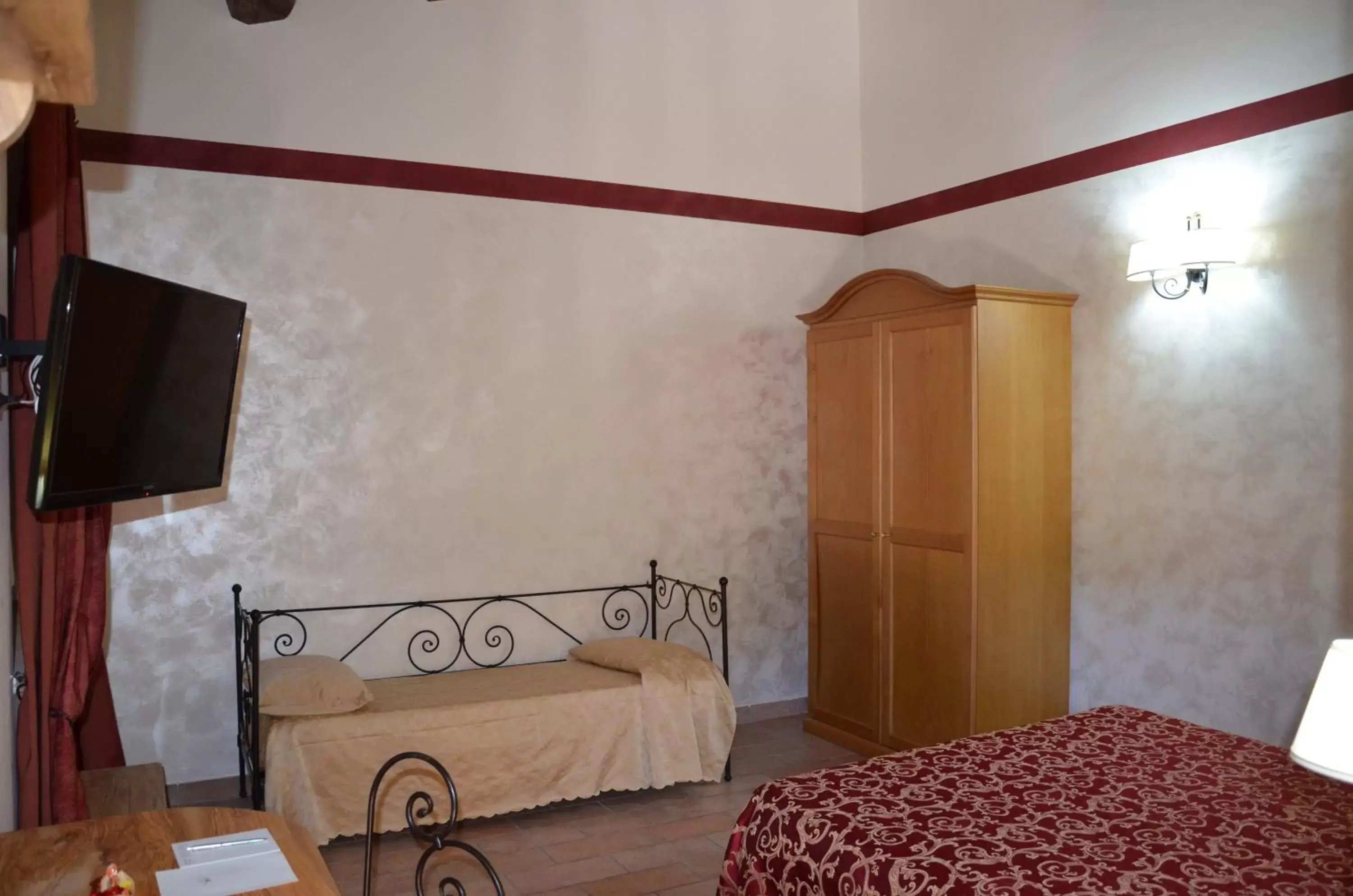 Basic Triple Room in Il Borgo Dell'Ulivo