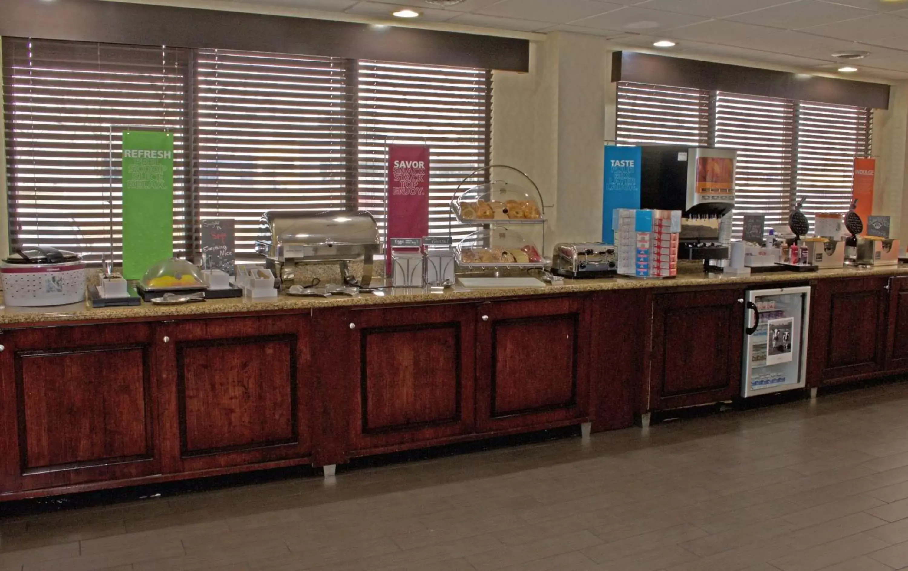 Dining area, Restaurant/Places to Eat in Hampton Inn Norfolk/Chesapeake - Greenbrier Area