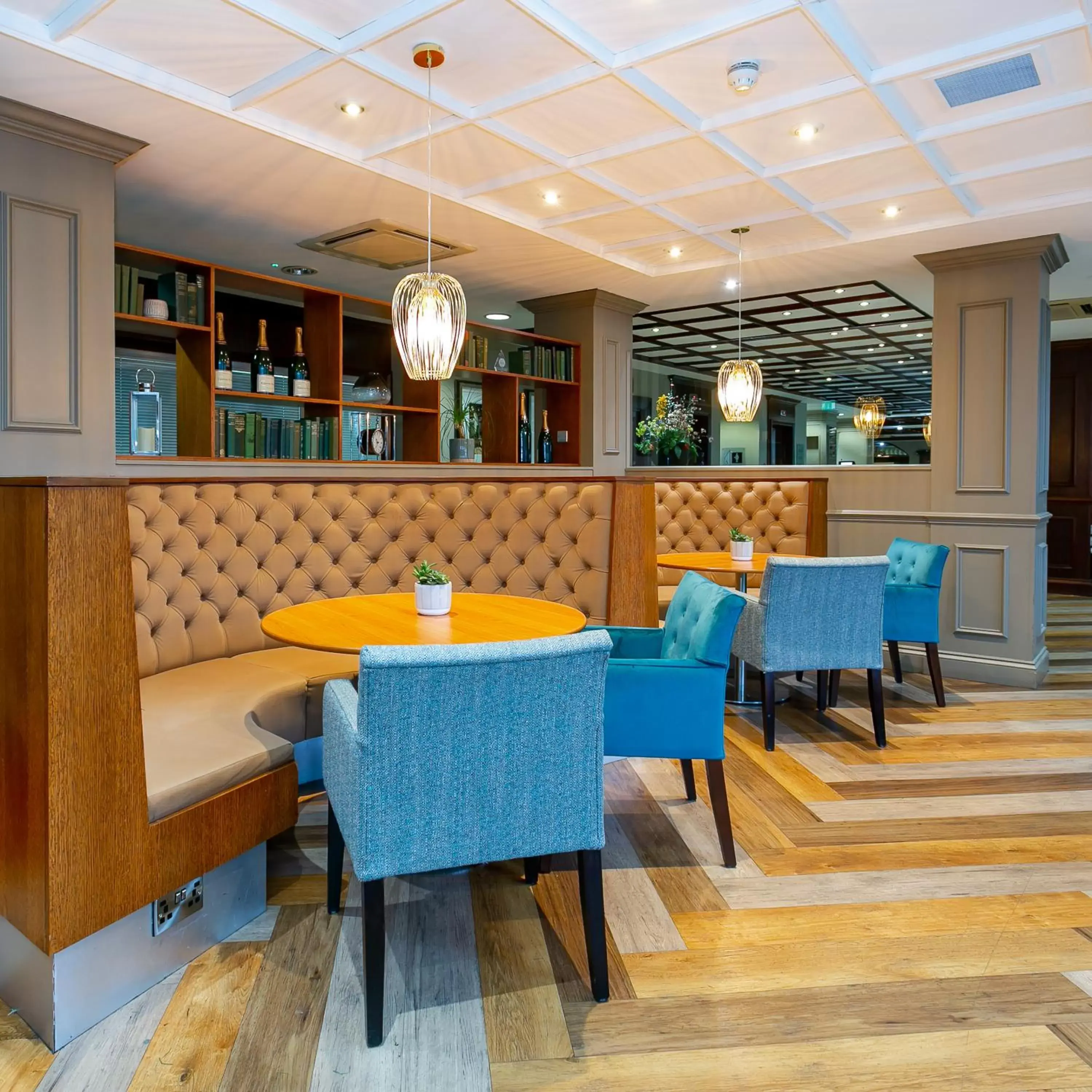 Lounge or bar, Restaurant/Places to Eat in Cedar Court Hotel Harrogate